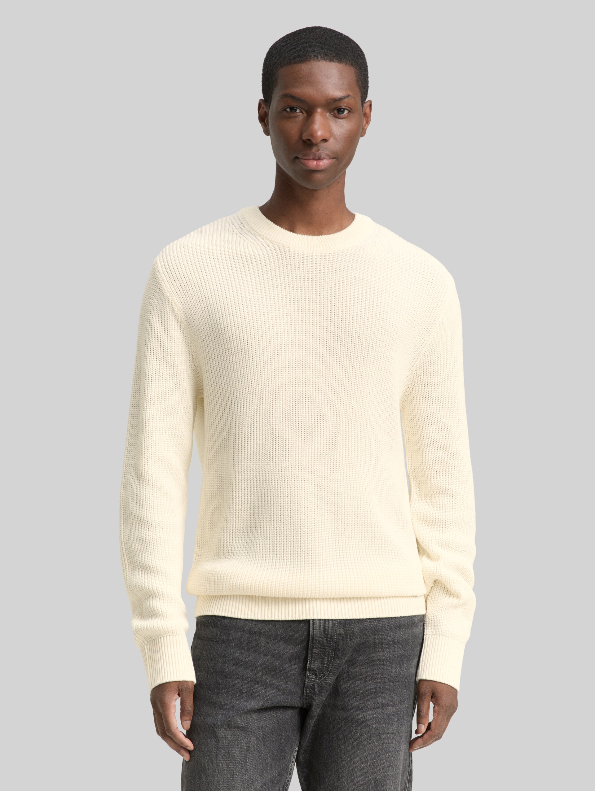 Knitted jumper - Wool White - Neckline model front view