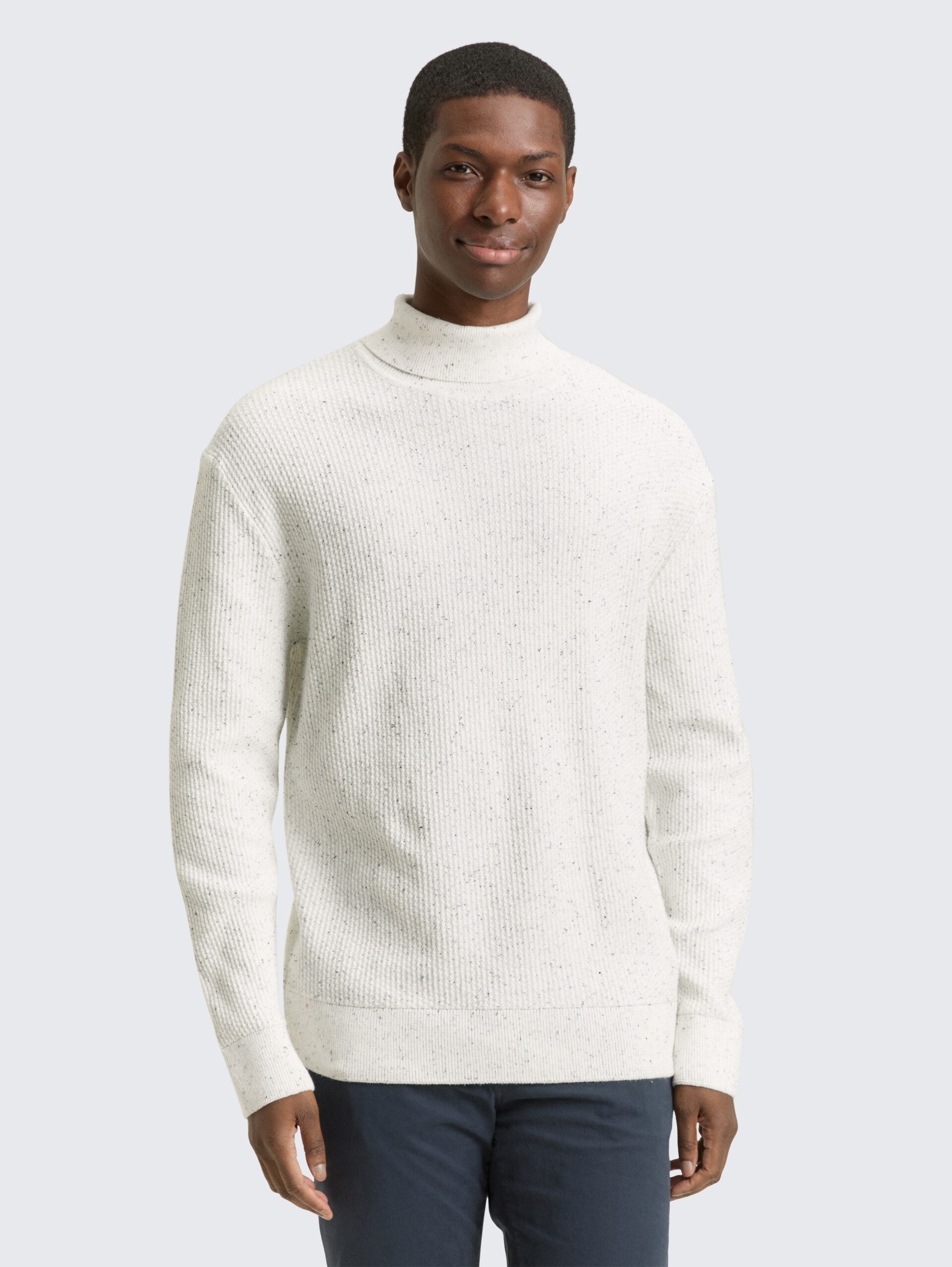 Rollkragenpullover aus Noppengarn - offwhite multicolor neps - Ausschnitt Model-Vorderansicht