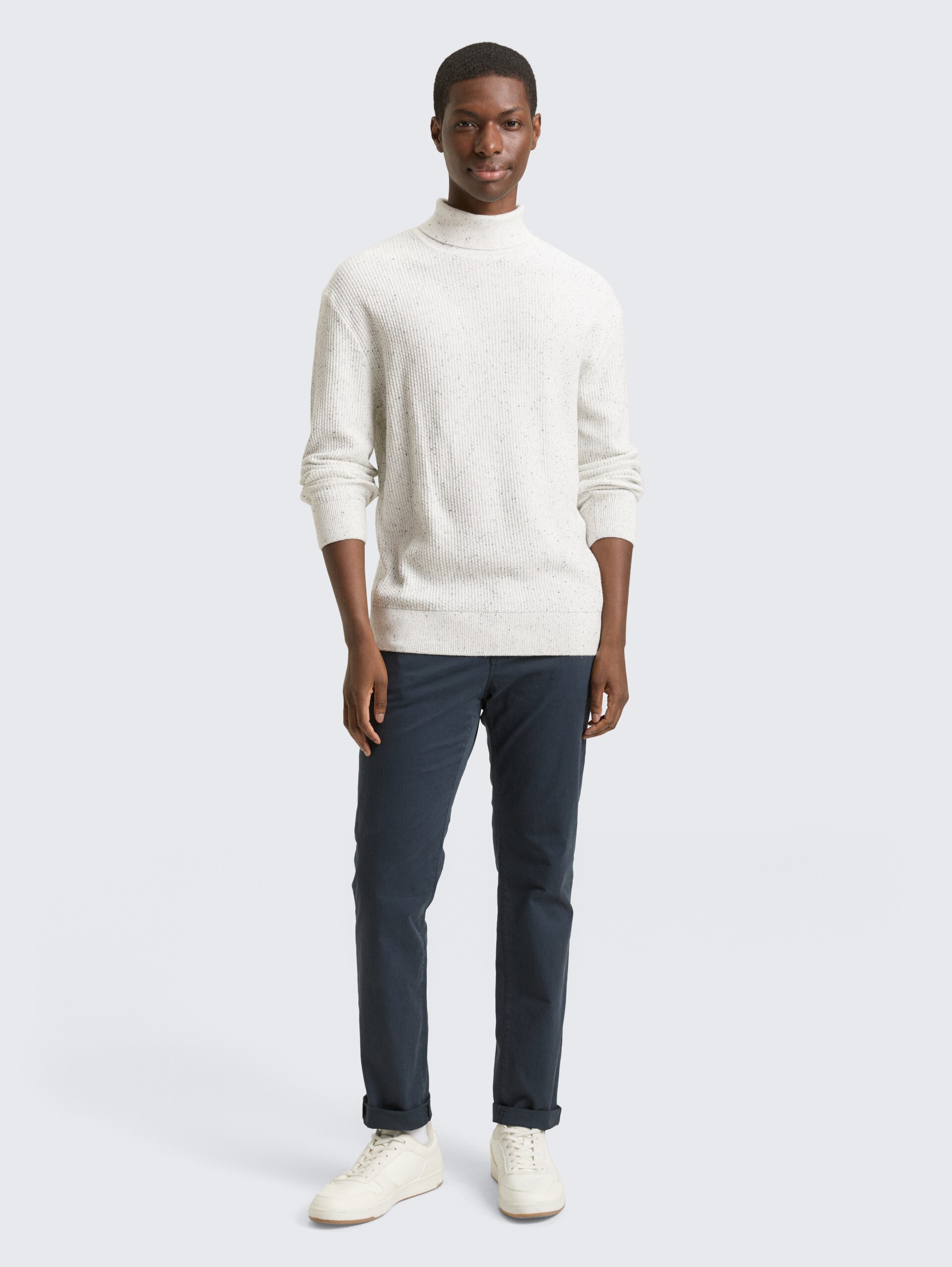 Rollkragenpullover aus Noppengarn - offwhite multicolor neps - Model-Vorderansicht