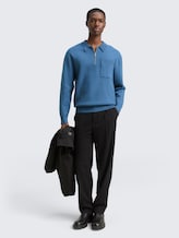 Relaxed Fit Strickpullover mit Polokragen - dusty denim blue - Model-Vorderansicht