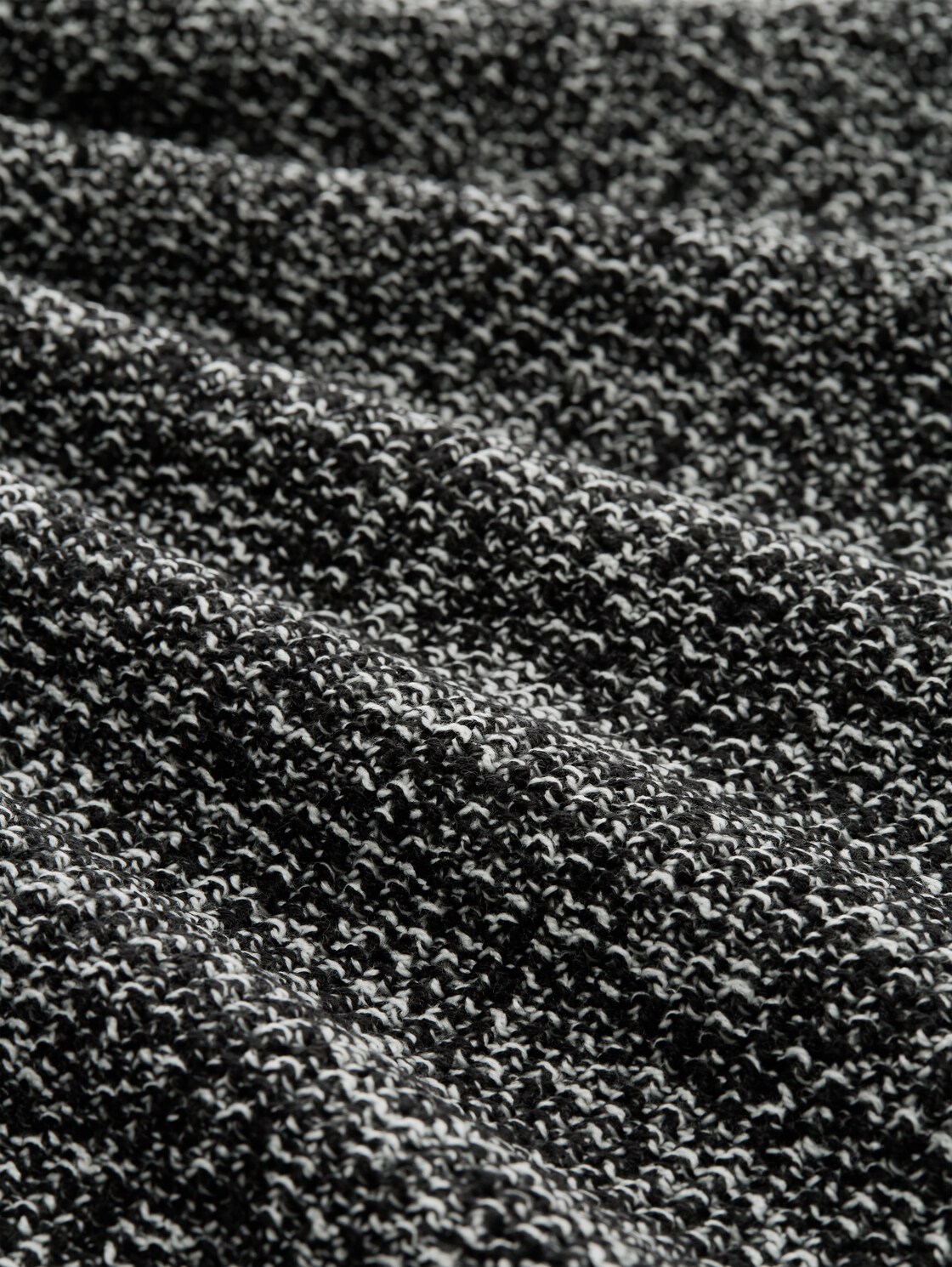 Strickpullover in Melange-Optik - black white mouline - Material-Ansicht