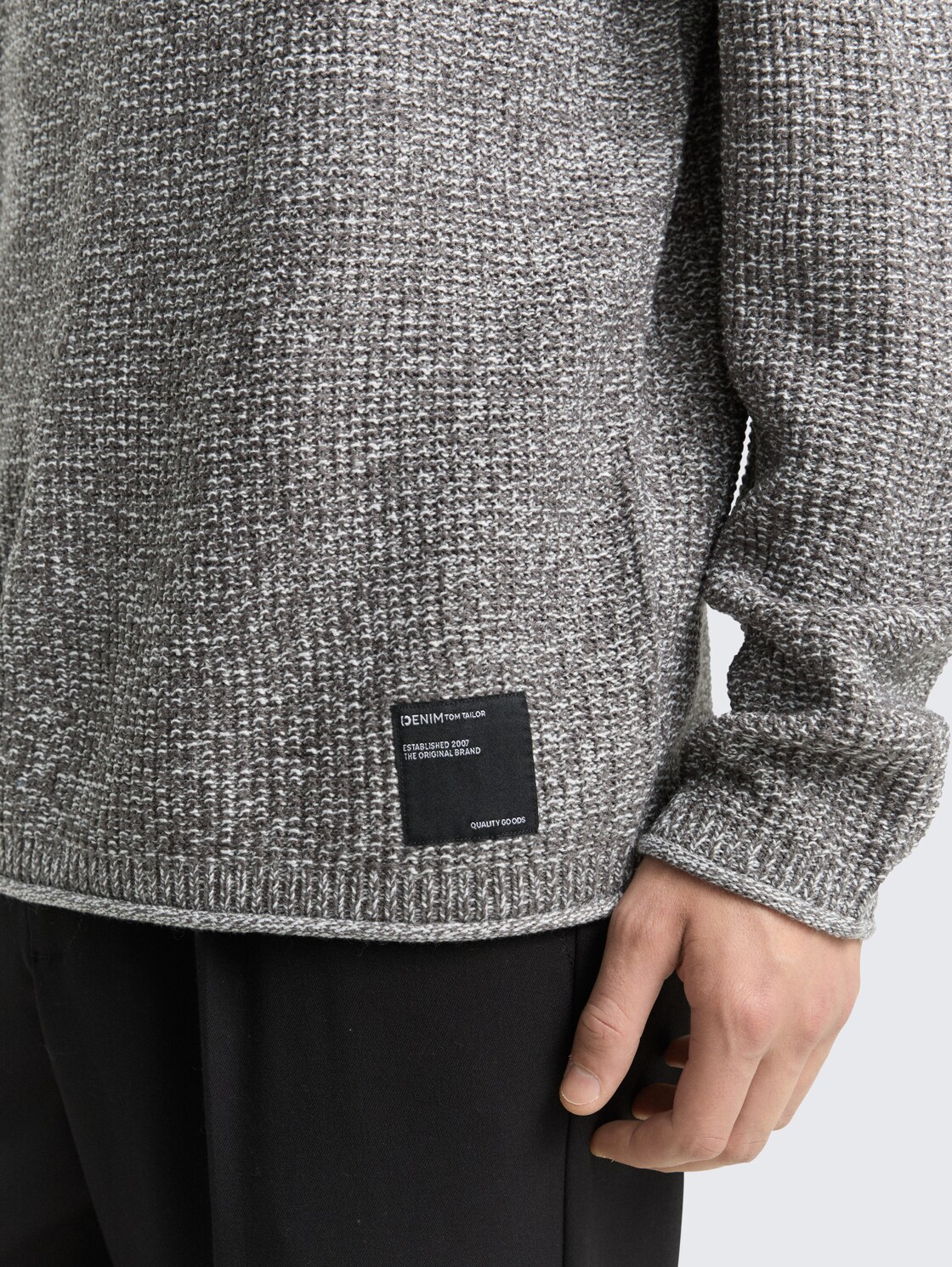 Strickpullover in Melange-Optik - grey white mouline - Detail-Model-Ansicht