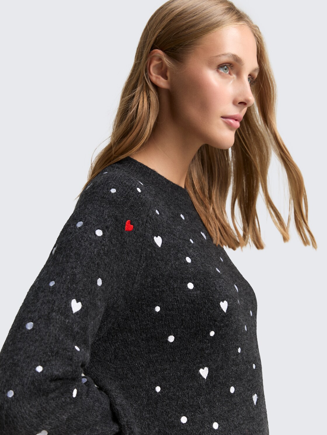 Mini-Kleid mit Herz-Stickerei - grey white dots and hearts - Detail-Model-Ansicht