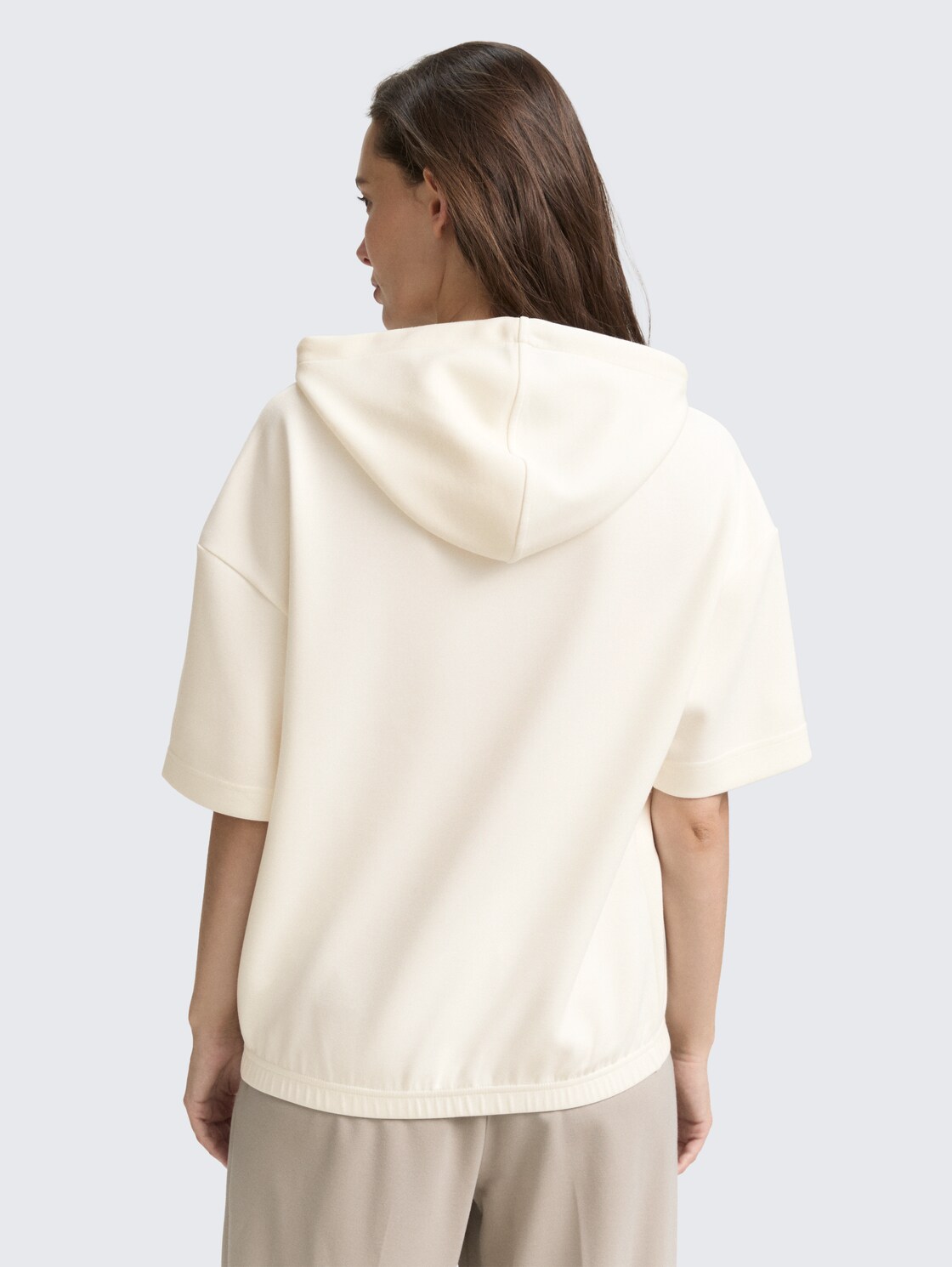 Hoodie Sweatshirt aus Scuba - Whisper White - Auschnitt Model-Rückansicht