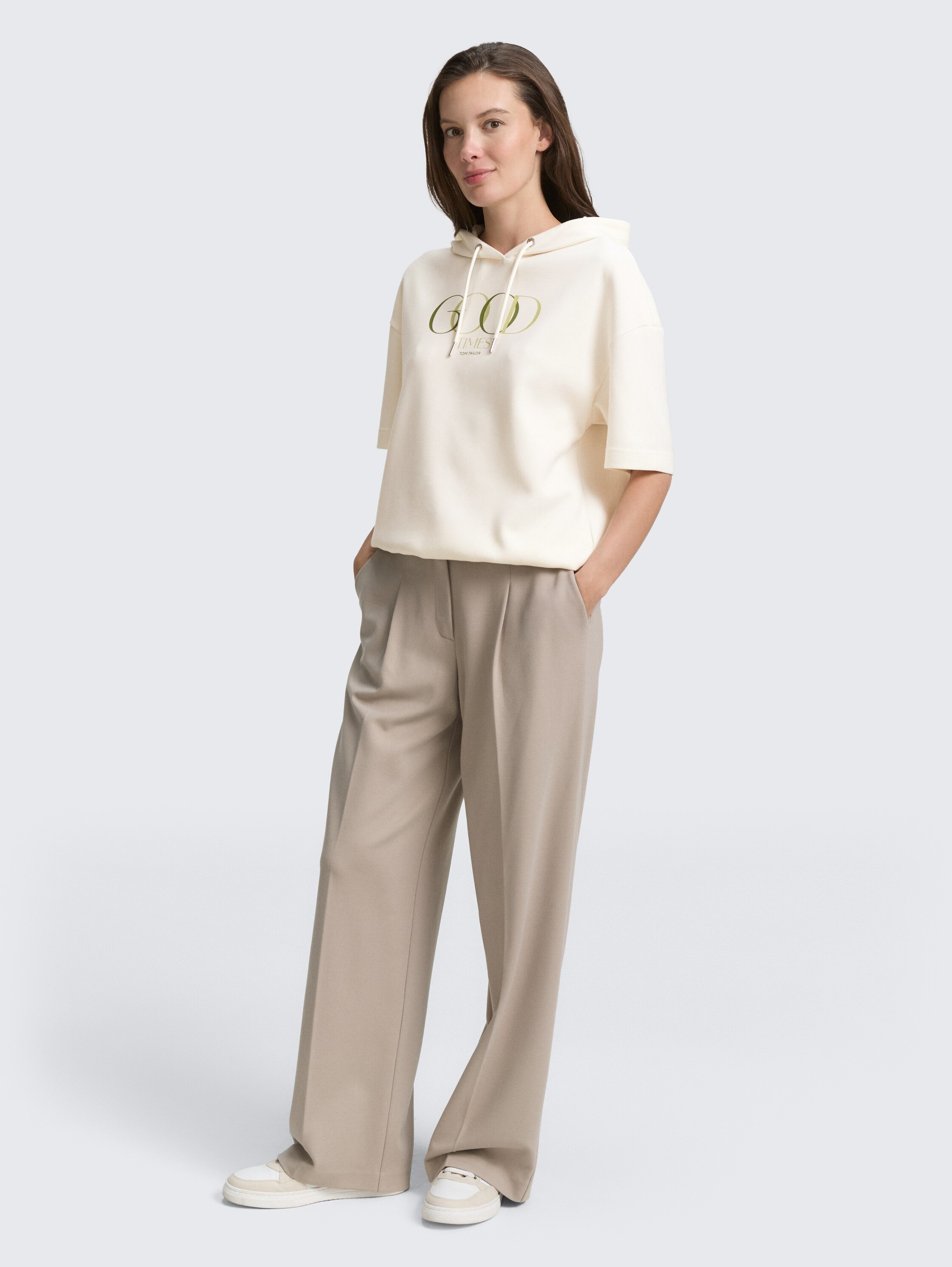 Hoodie Sweatshirt aus Scuba - Whisper White - Model-Vorderansicht