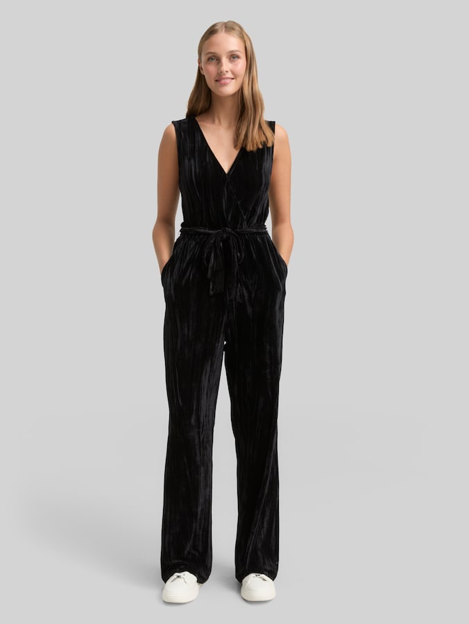 Relaxed Jumpsuit aus Samt von Denim Female, deep black
