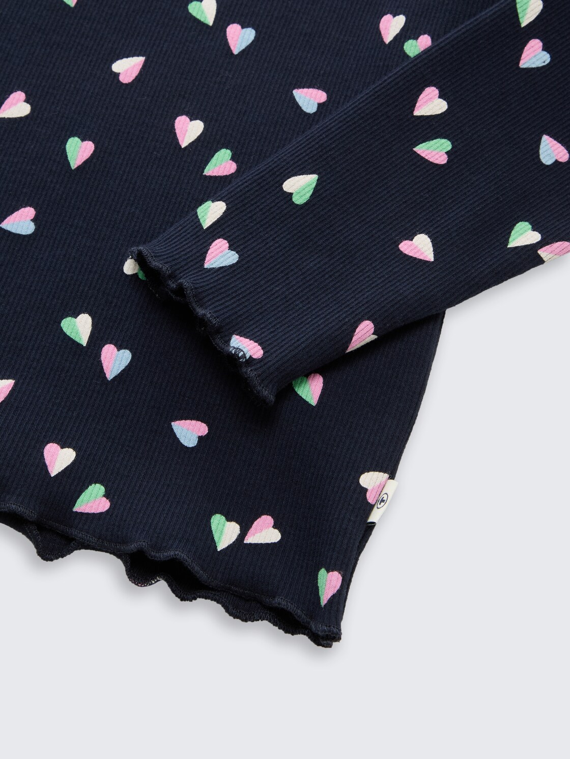 Ripp Langarmshirt mit Allover-Print - mini heart design - Detail-Model-Ansicht