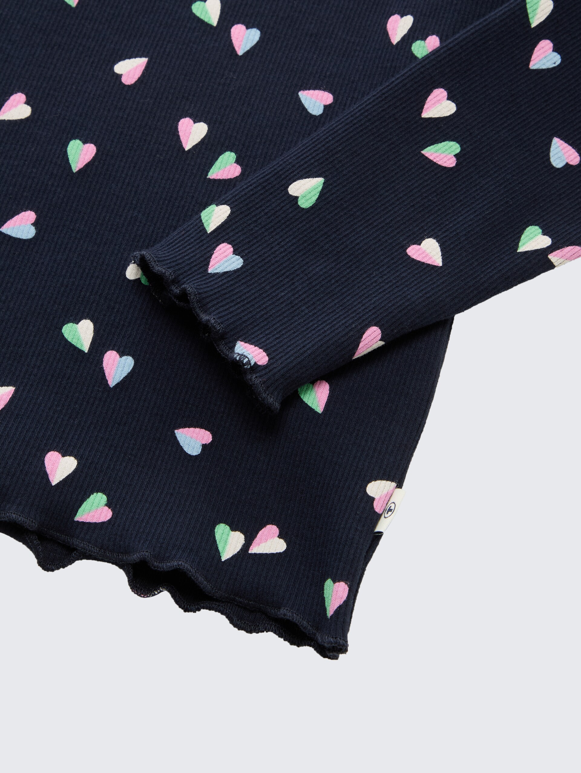 Ripp Langarmshirt mit Allover-Print - mini heart design - Detail-Model-Ansicht