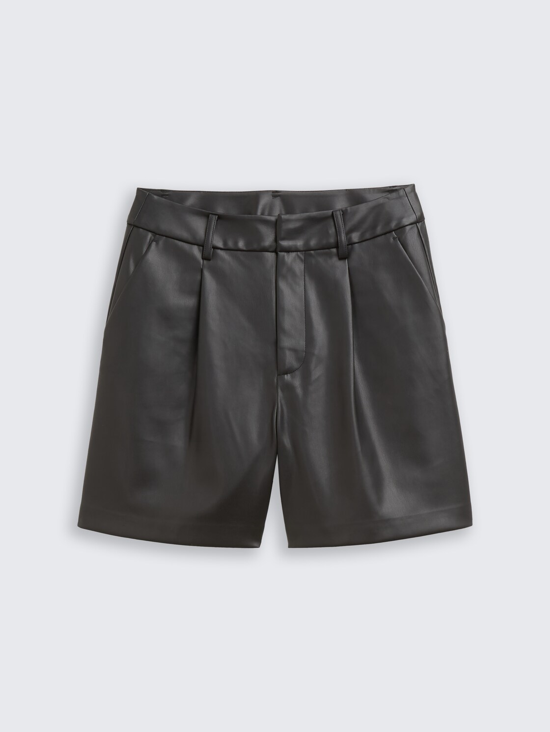 Leather-look shorts - deep black - Front product view