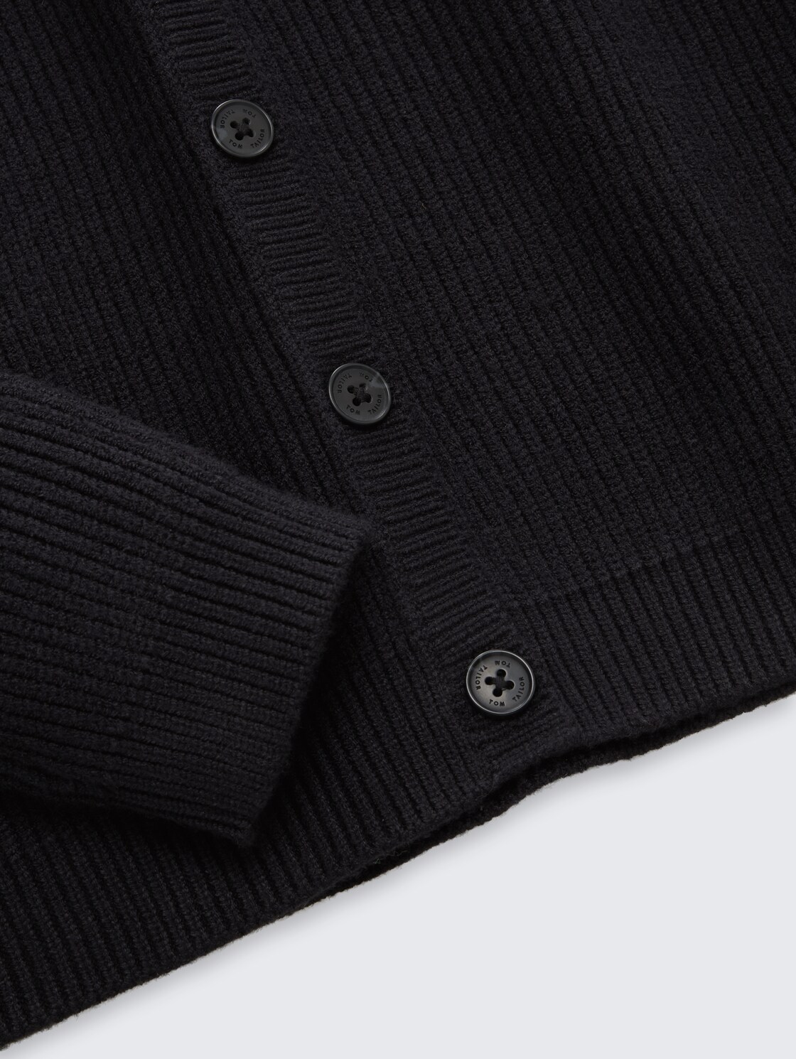 Cropped Cardigan mit V-Ausschnitt - heavy black - Detail-Model-Ansicht