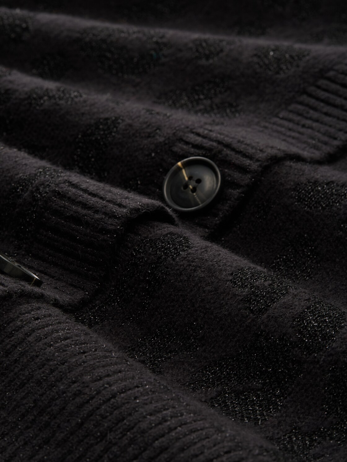 Oversize Cardigan mit Glitzer-Effekt - black lurex knit - Material-Ansicht