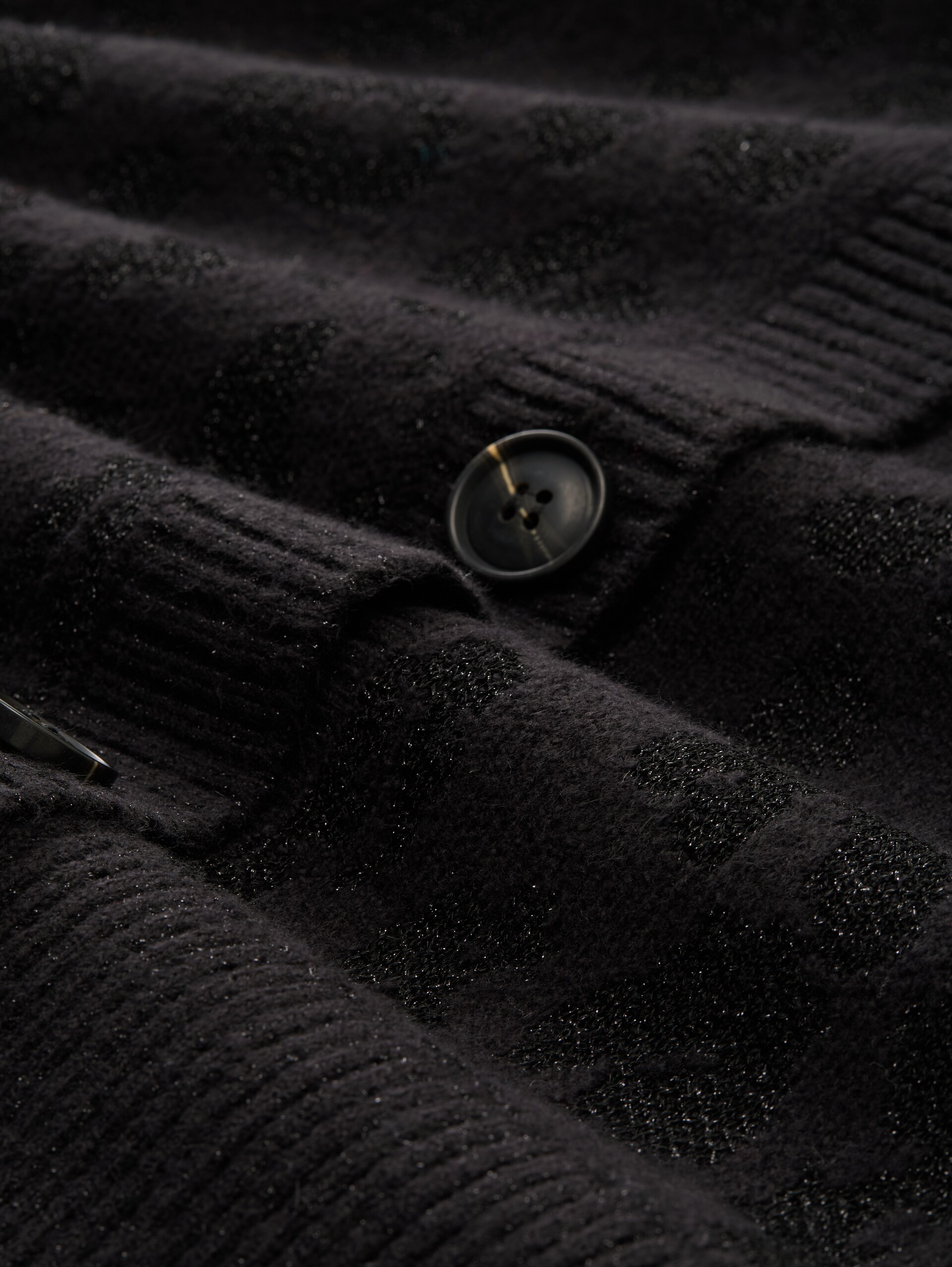 Oversize Cardigan mit Glitzer-Effekt - black lurex knit - Material-Ansicht