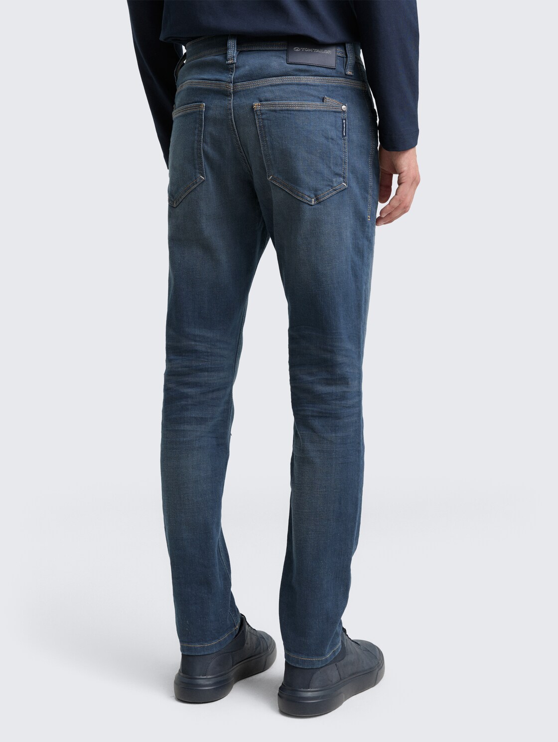 TTJOSH Regular Slim Jeans - dark stone blue grey denim - Auschnitt Model-Rückansicht
