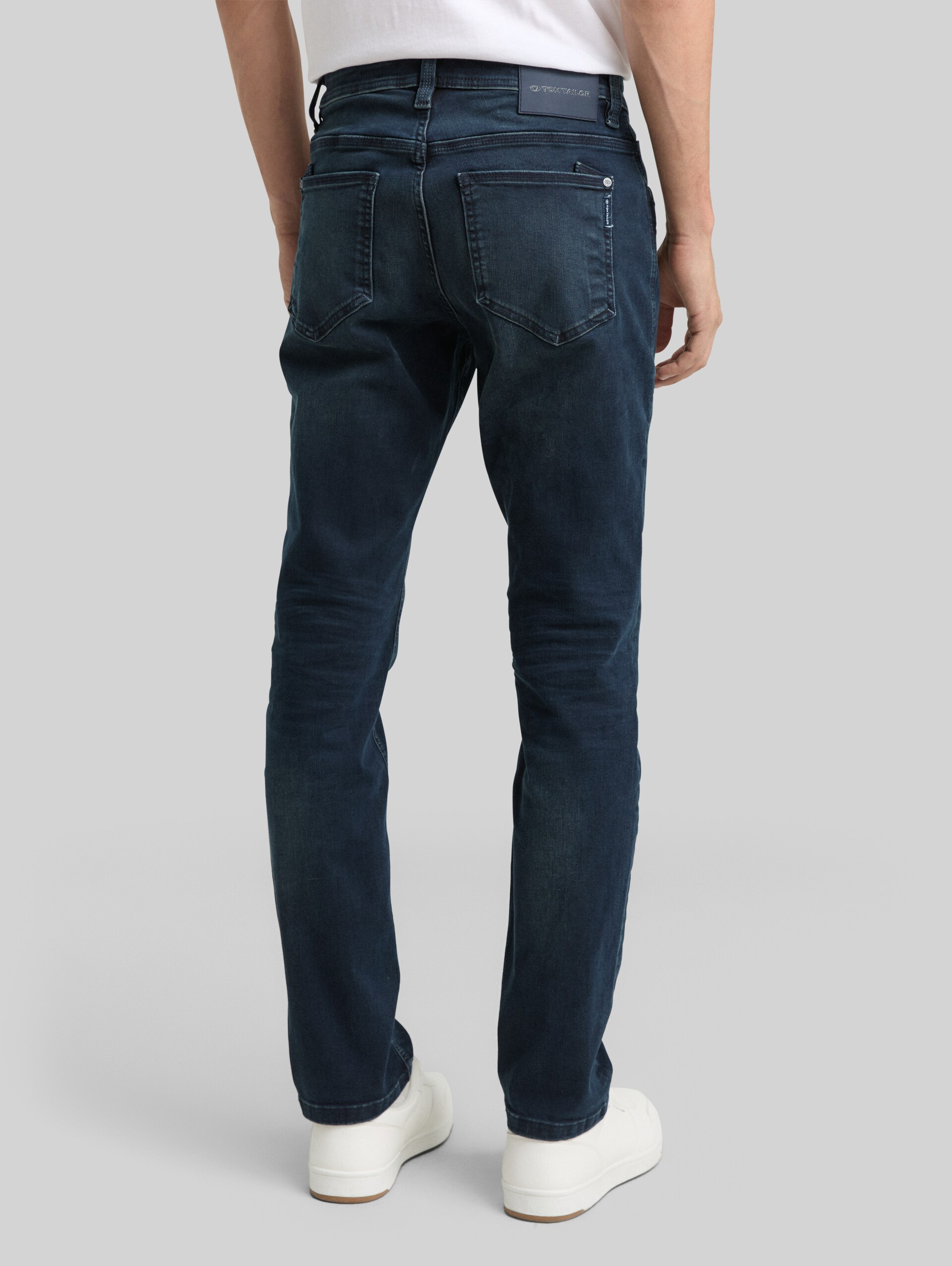 TTJOSH Regular Slim Jeans - blue black denim - Auschnitt Model-Rückansicht