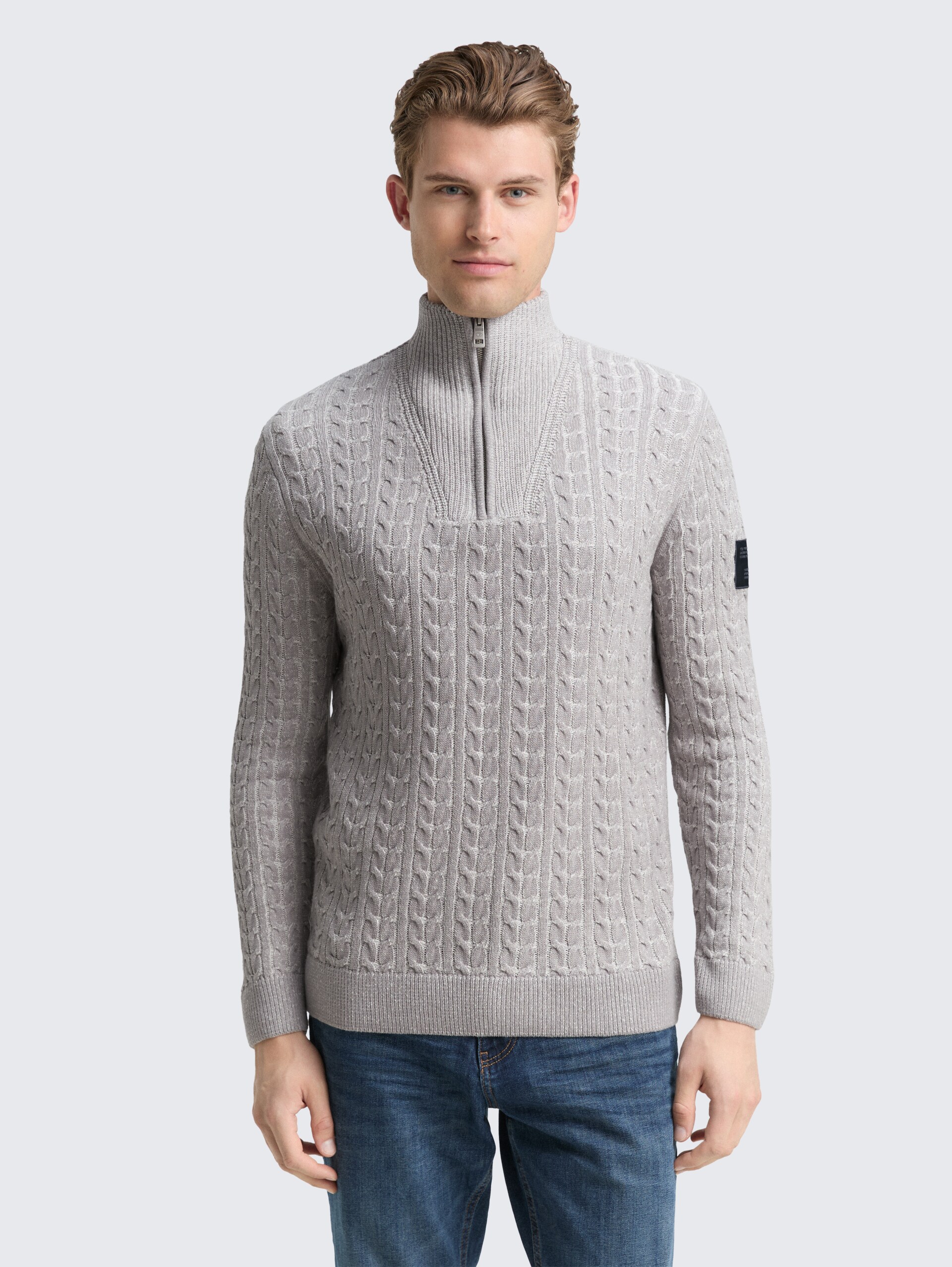 Troyer Strickpullover mit Zopfmuster - grey offwhite plated - Ausschnitt Model-Vorderansicht
