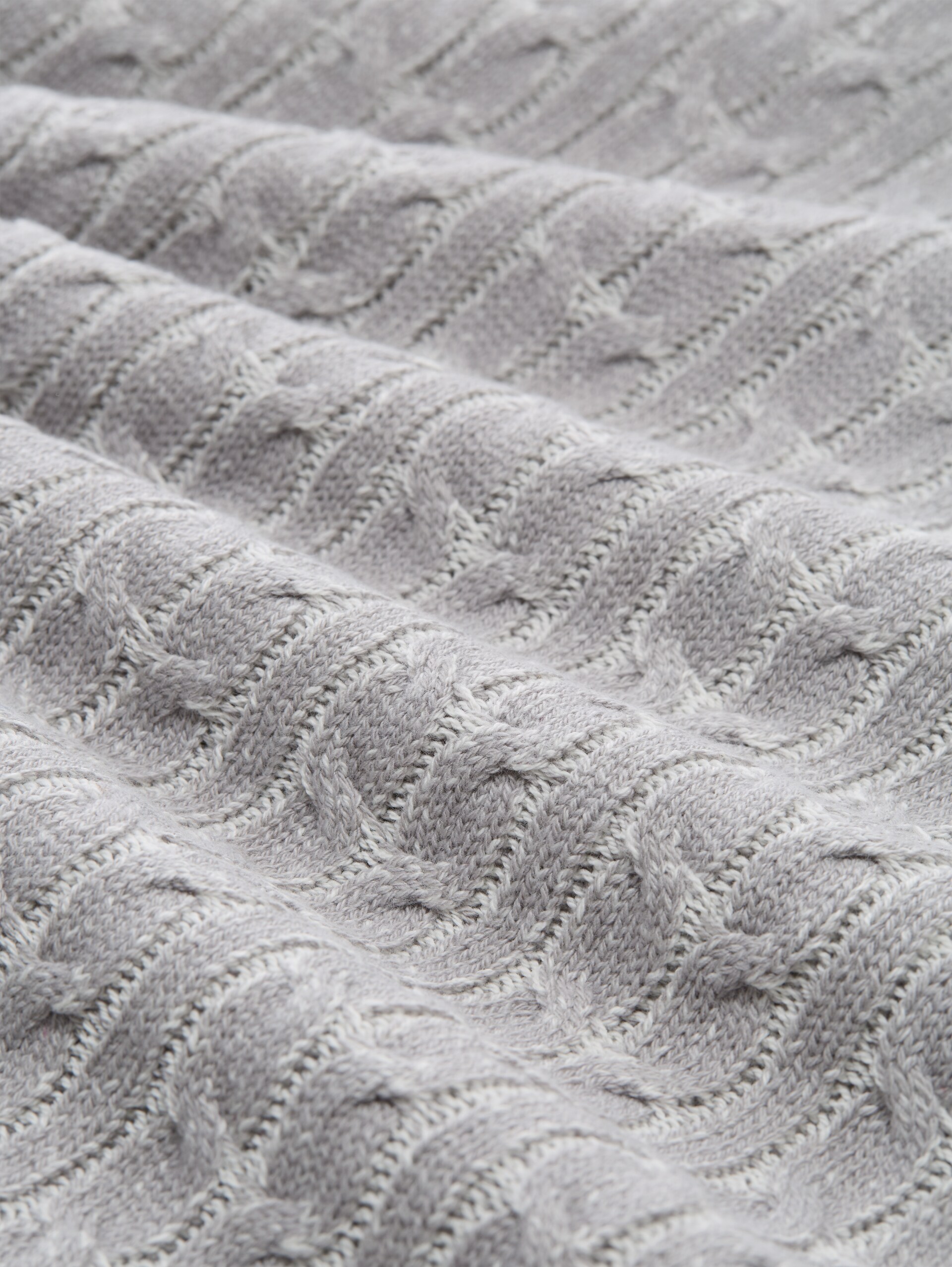 Troyer Strickpullover mit Zopfmuster - grey offwhite plated - Material-Ansicht