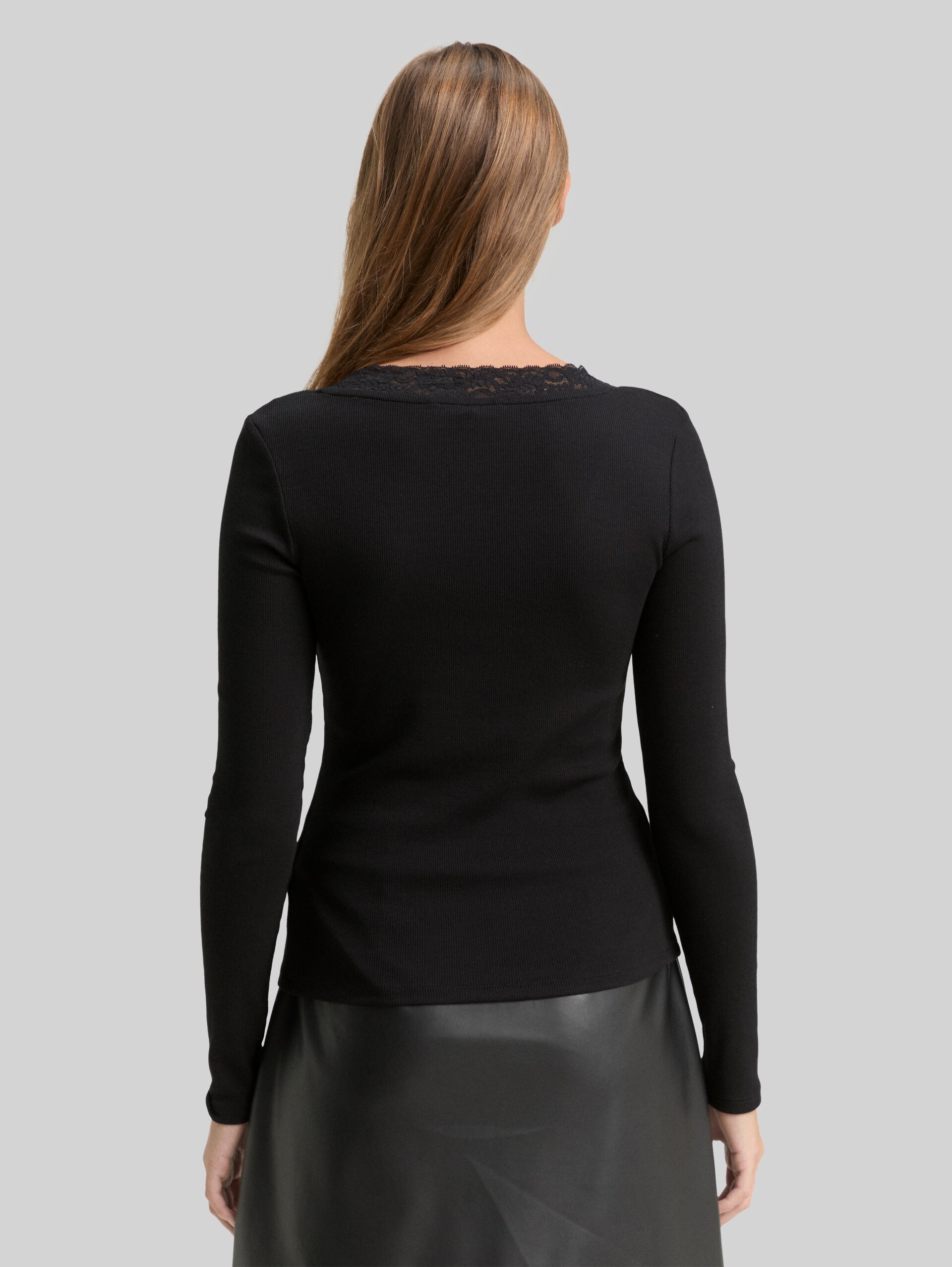 Slim fit long-sleeved shirt with lace detail - deep black - Neckline model-back view