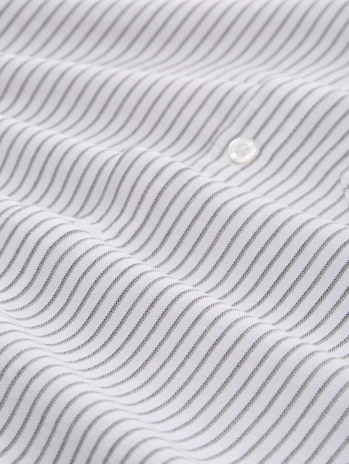 Relaxed Fit Hemd aus Baumwolle - white olive stripe - Material-Ansicht