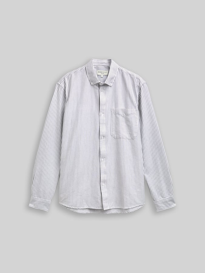 Chemise en coton à la coupe décontractée par Denim Male, white olive stripe