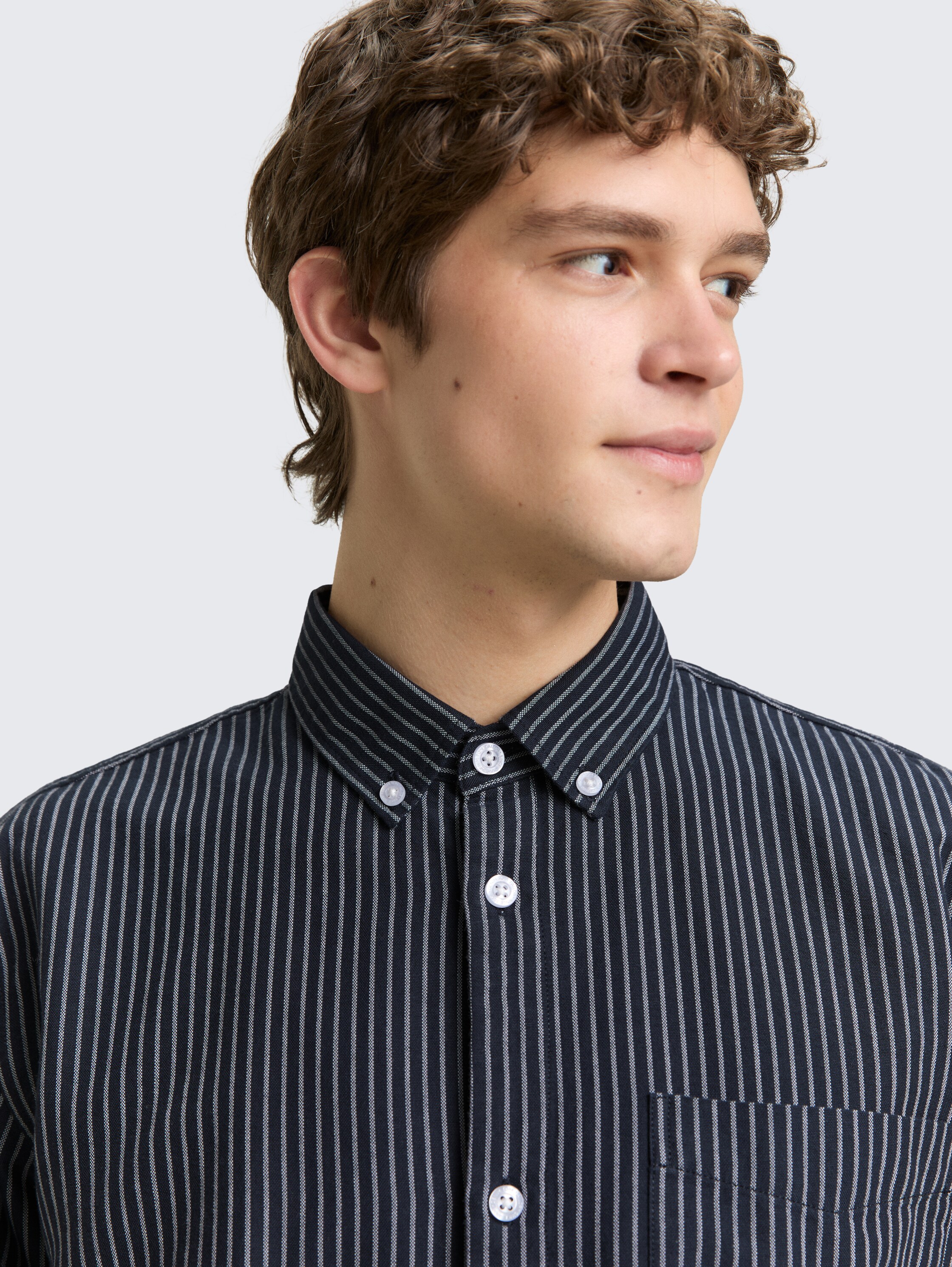 Chemise ample en coton - navy blue stripe - Vue détaillée du modèle