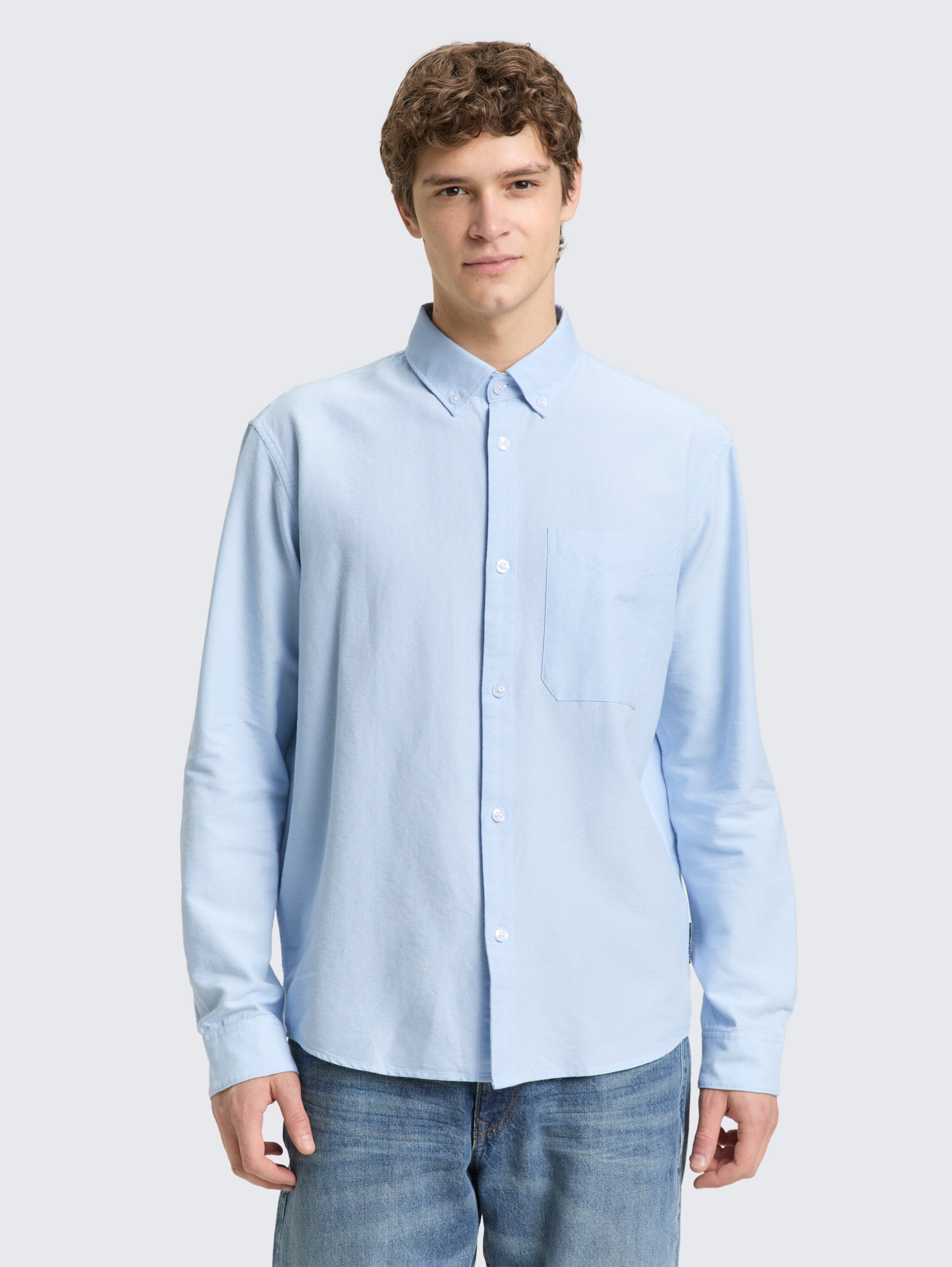 Chemise ample en coton - light blue small stripe - Découpe Vue de face du modèle