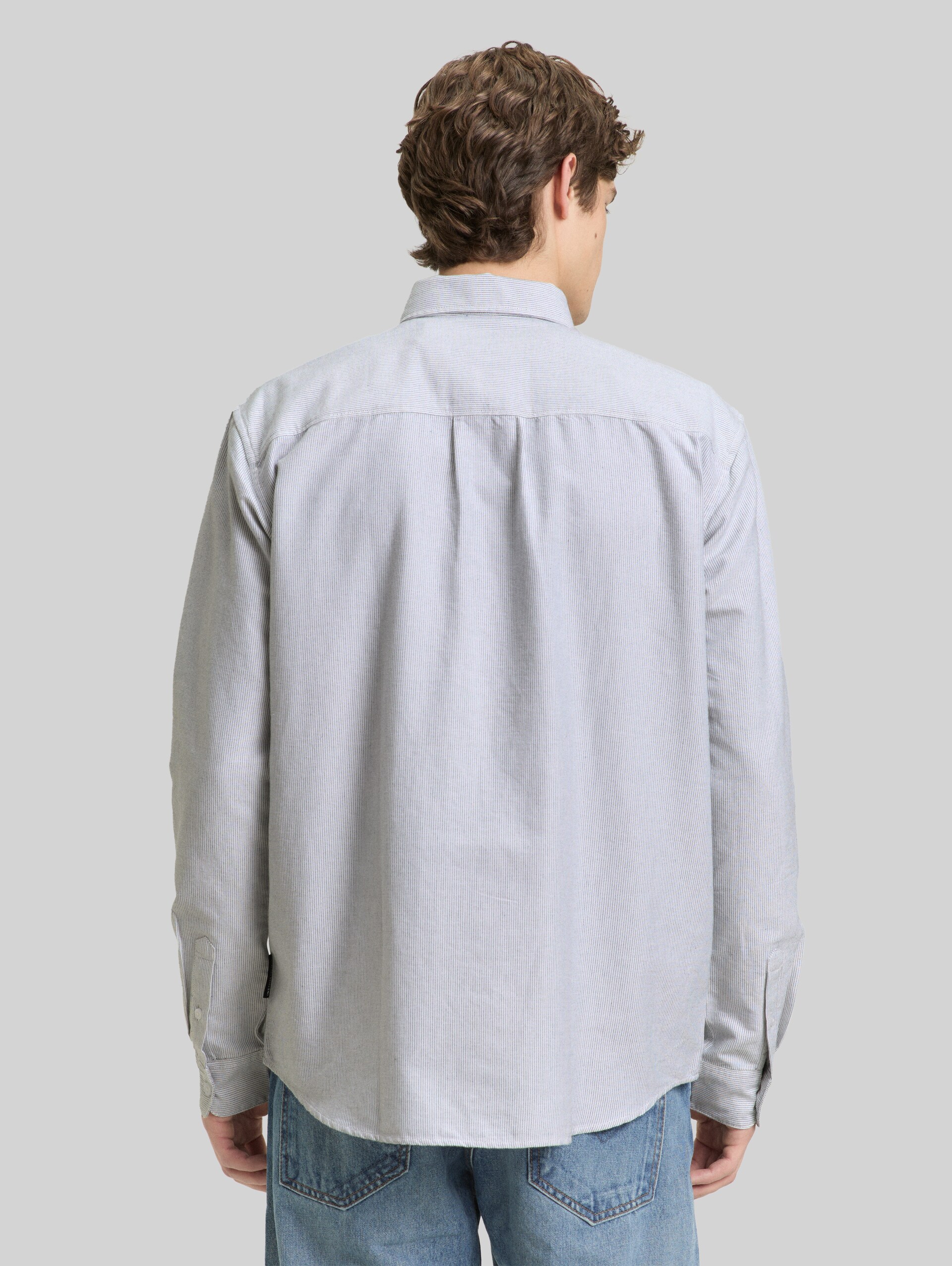 Relaxed fit cotton shirt - white small stripe - Neckline model-back view