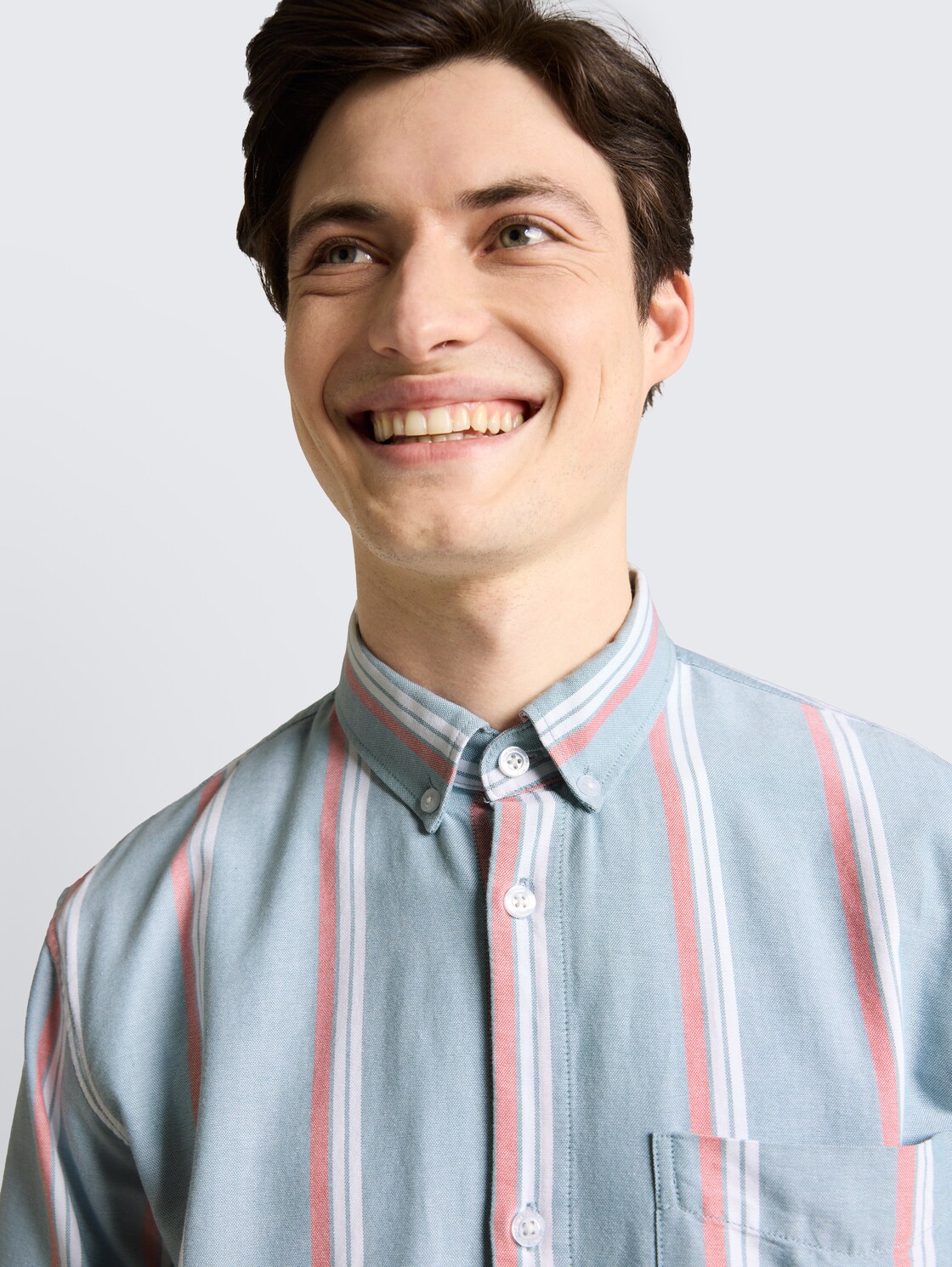 Relaxed Fit Hemd aus Baumwolle - citadel blue stripe - Detail-Model-Ansicht