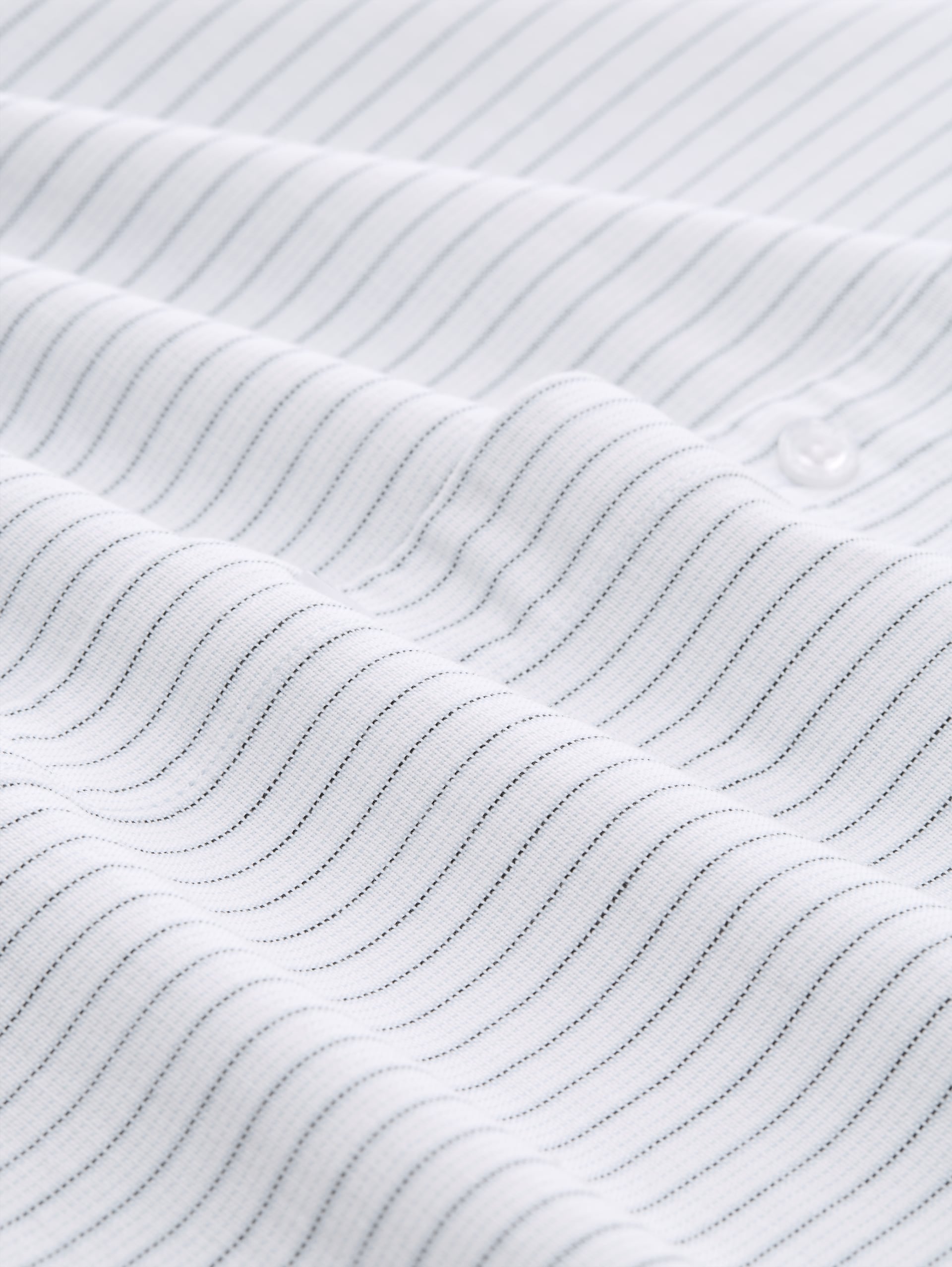 Relaxed Fit Hemd aus Baumwolle - light blue stripe - Material-Ansicht