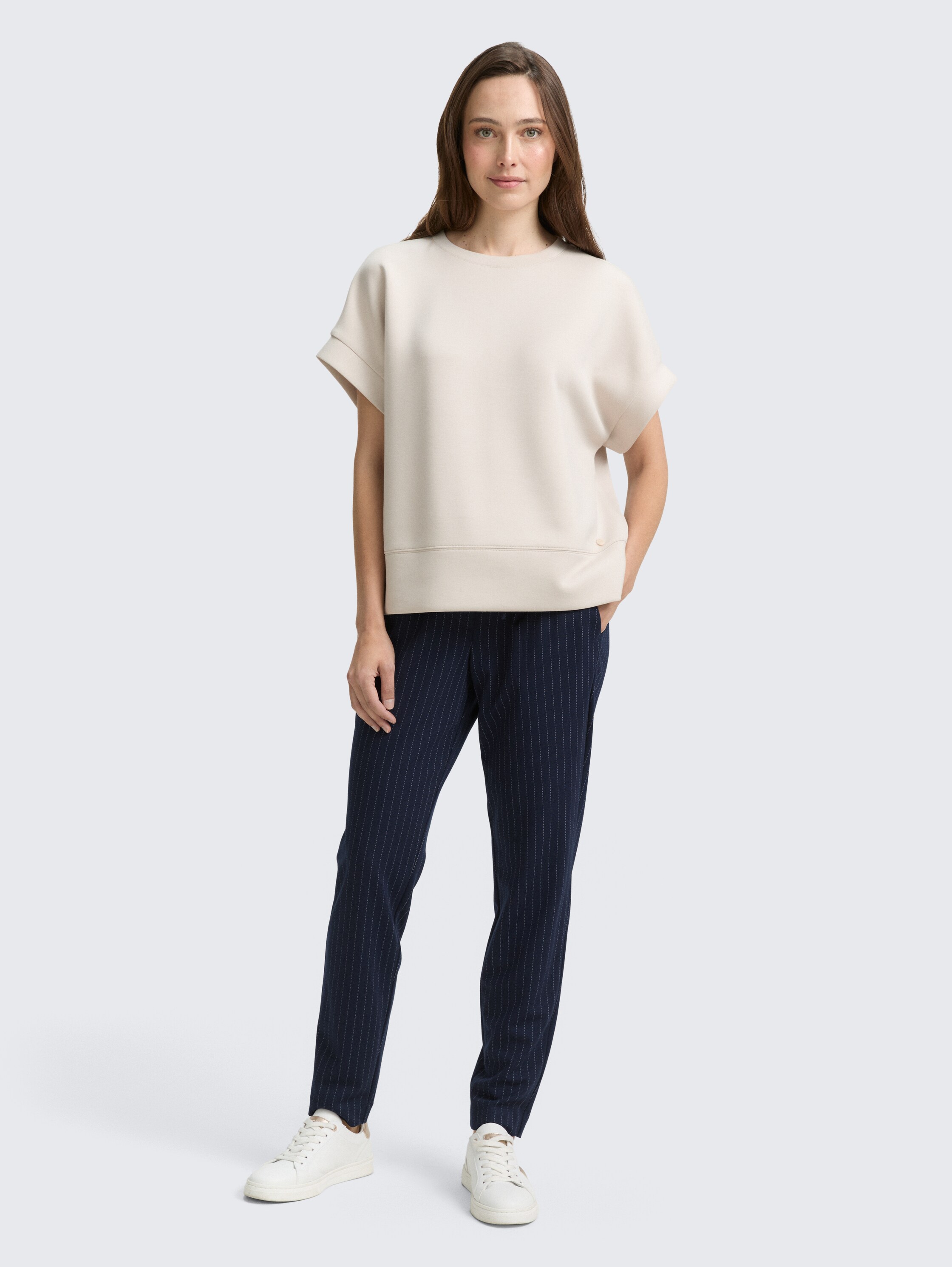 Loose fit broek met krijtstreep - navy white pinstripe - Model vooraanzicht