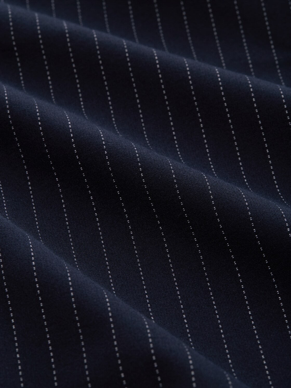 Loose Fit Hose mit Nadelstreifen - navy white pinstripe - Material-Ansicht