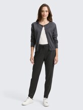 Loose Fit Hose mit Nadelstreifen - grey white pinstripe - Model-Vorderansicht