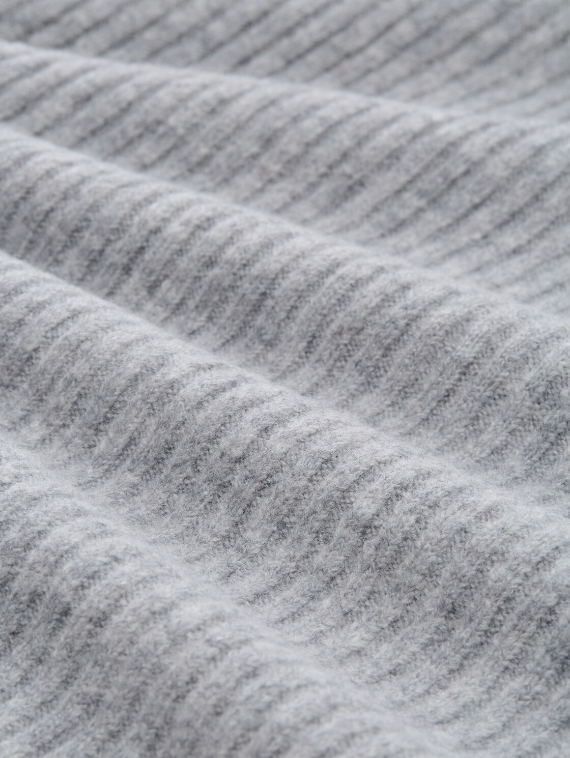 Strickkleid mit Stehkragen - Cement Grey Mélange - Material-Ansicht