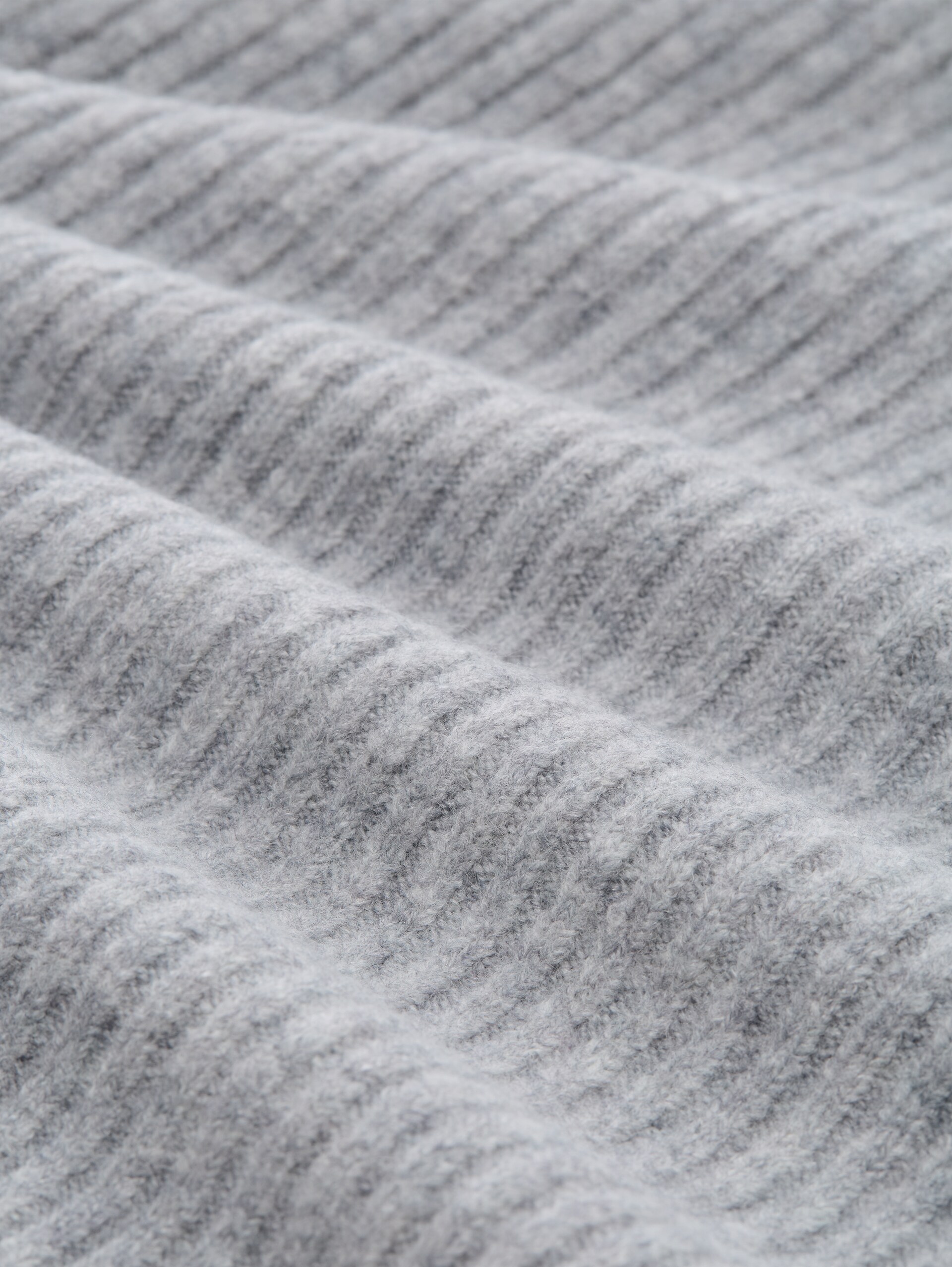 Strickkleid mit Stehkragen - Cement Grey Mélange - Material-Ansicht