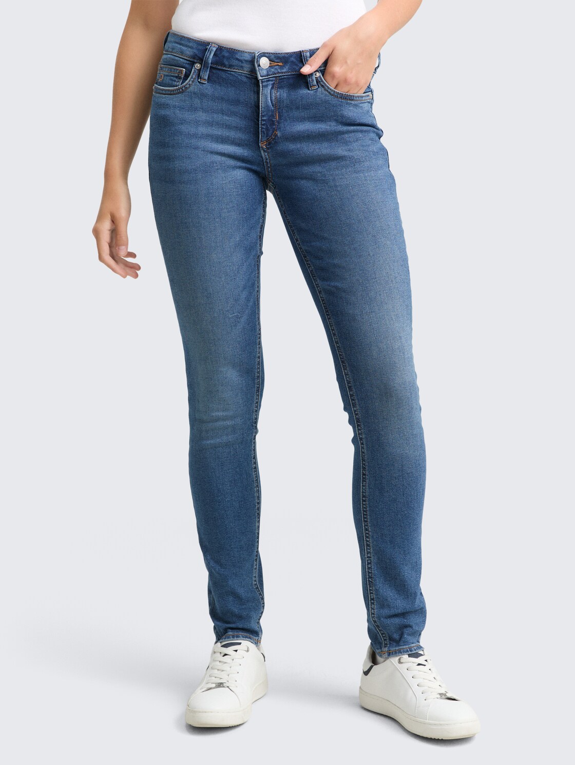 TTJONA SKINNY Jeans - Used Mid Stone Blue Denim - Ausschnitt Model-Vorderansicht