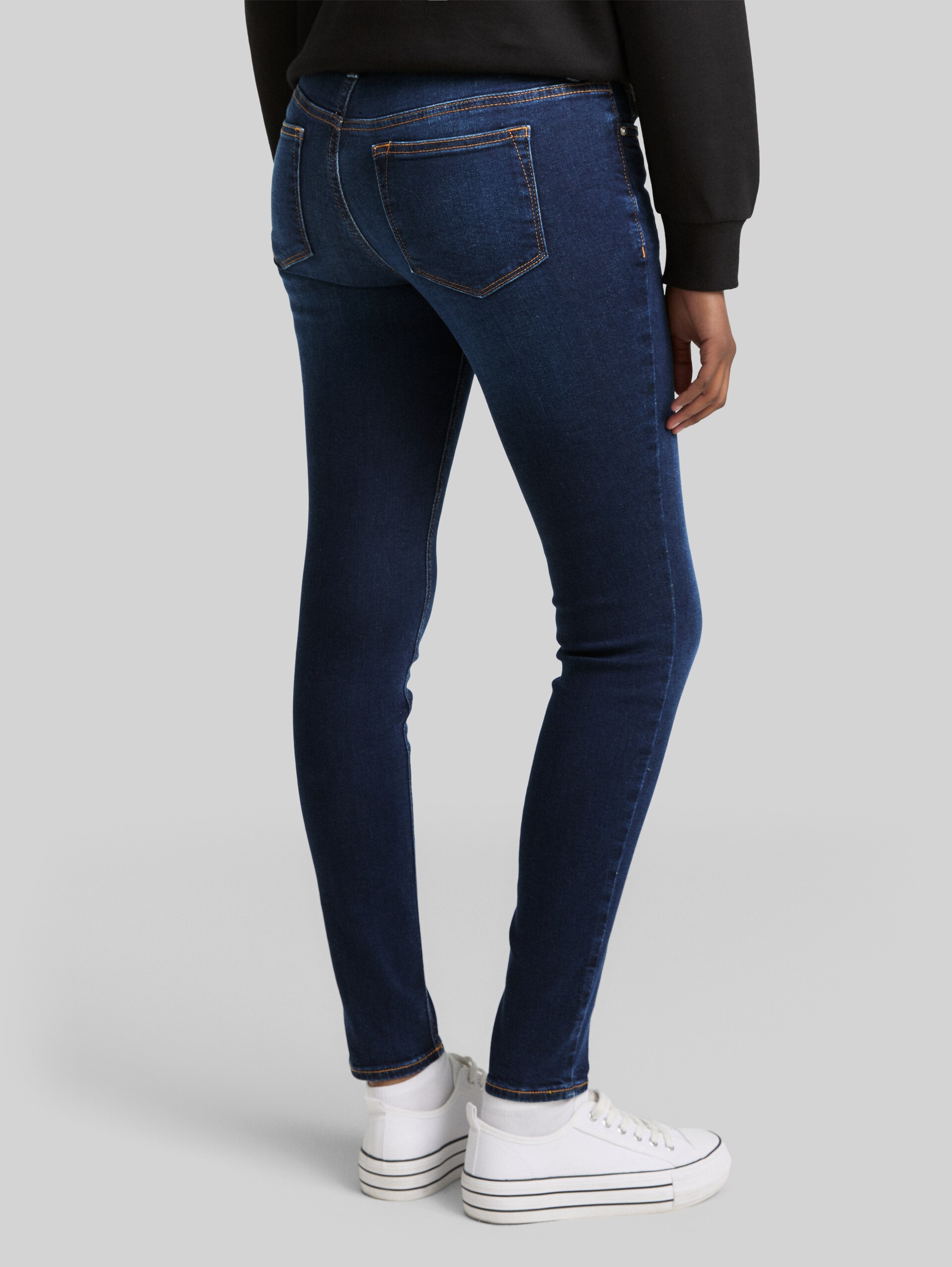 TTJONA SKINNY-jeans - Used Dark Stone Blue Denim - Neklijn model-achteraanzicht