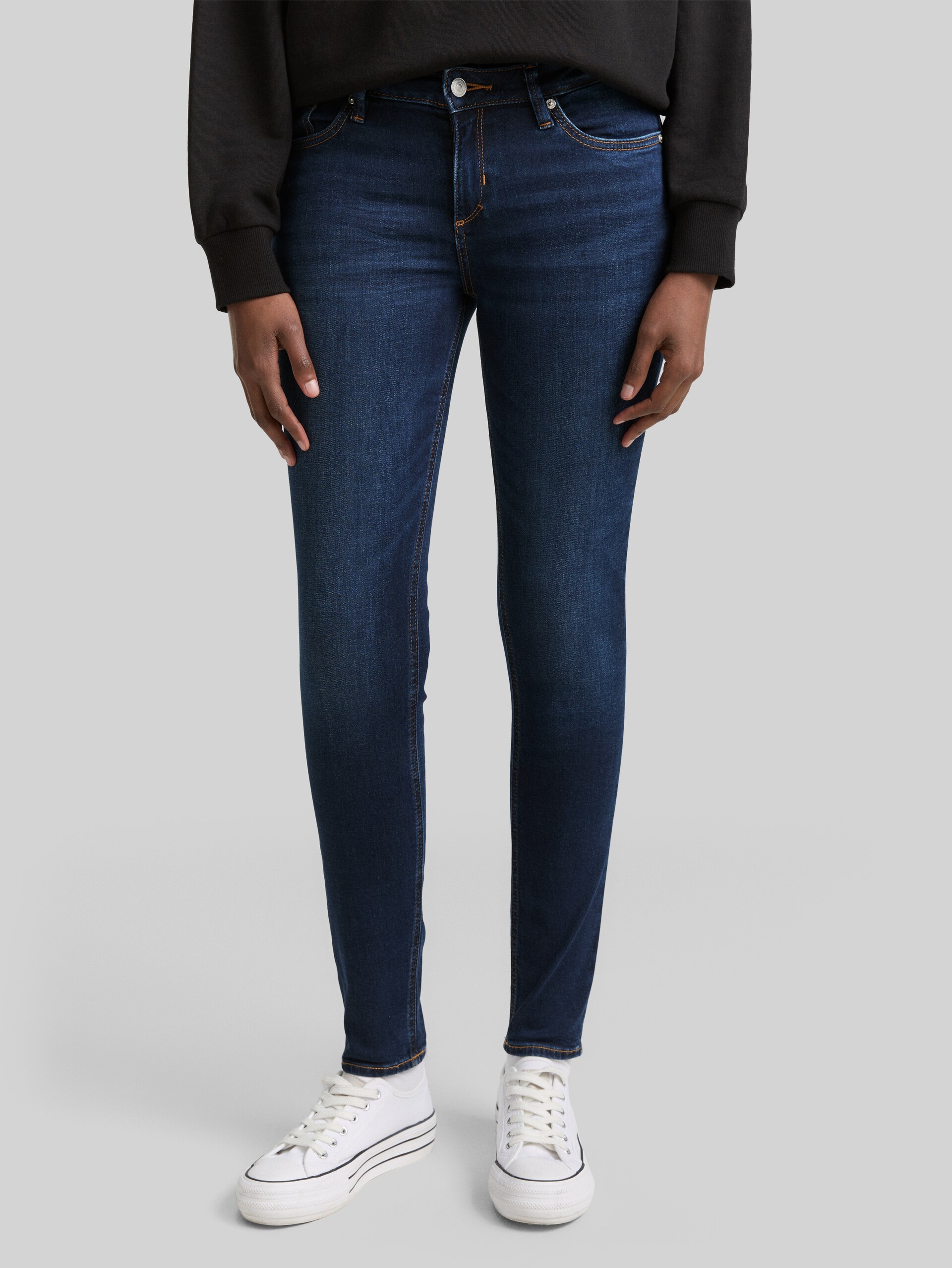 TTJONA SKINNY-jeans - Used Dark Stone Blue Denim - Nek model vooraanzicht