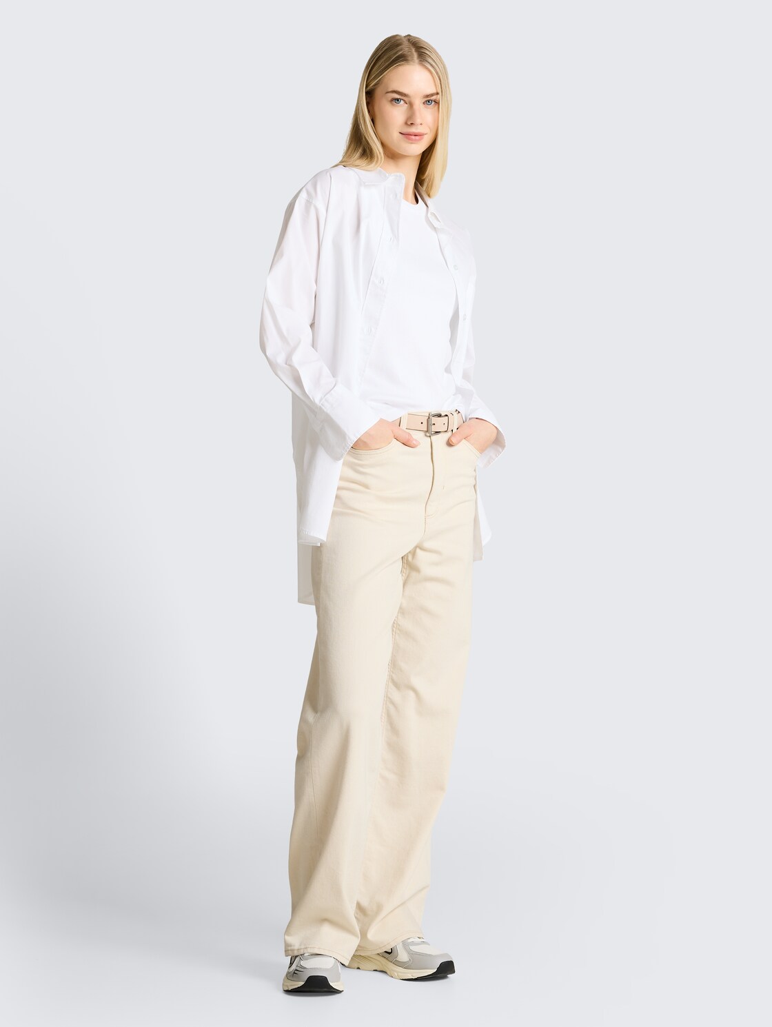 TTLINOU WIDE High Waist Jeans - raw offwhite denim - Model-Vorderansicht