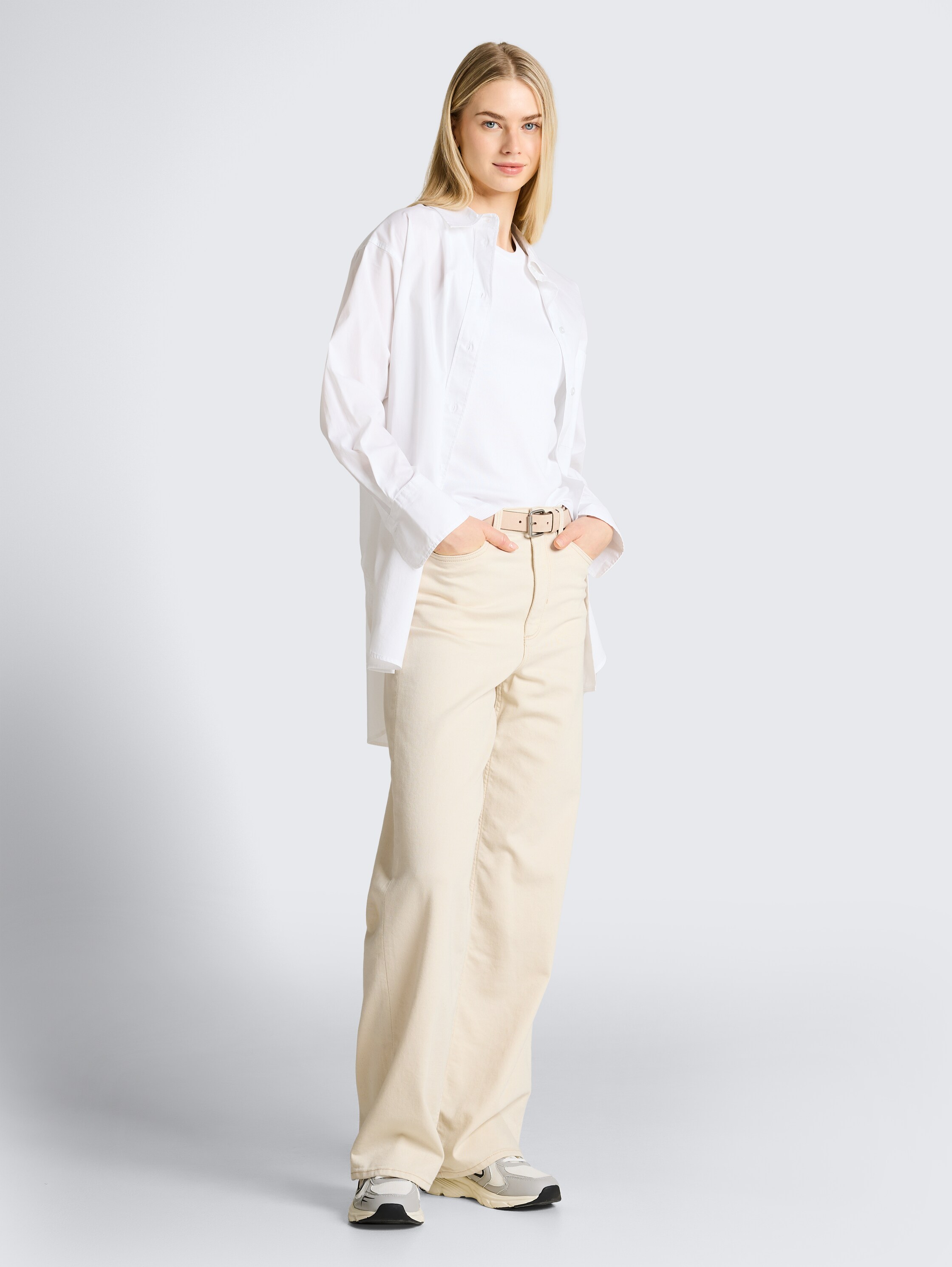 TTLINOU WIDE High Waist Jeans - raw offwhite denim - Model-Vorderansicht