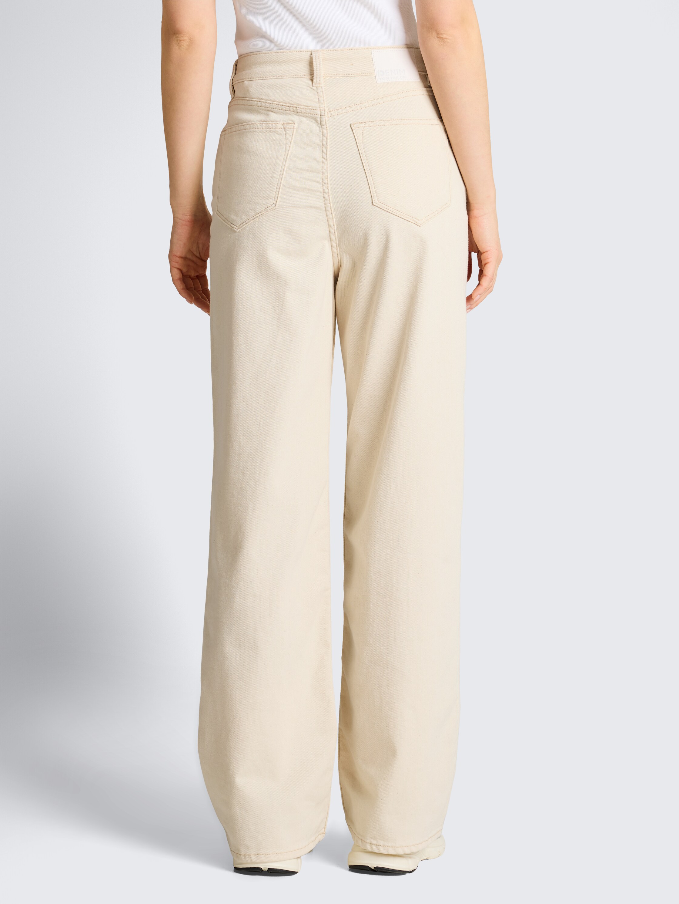TTLINOU WIDE High Waist Jeans - raw offwhite denim - Auschnitt Model-Rückansicht