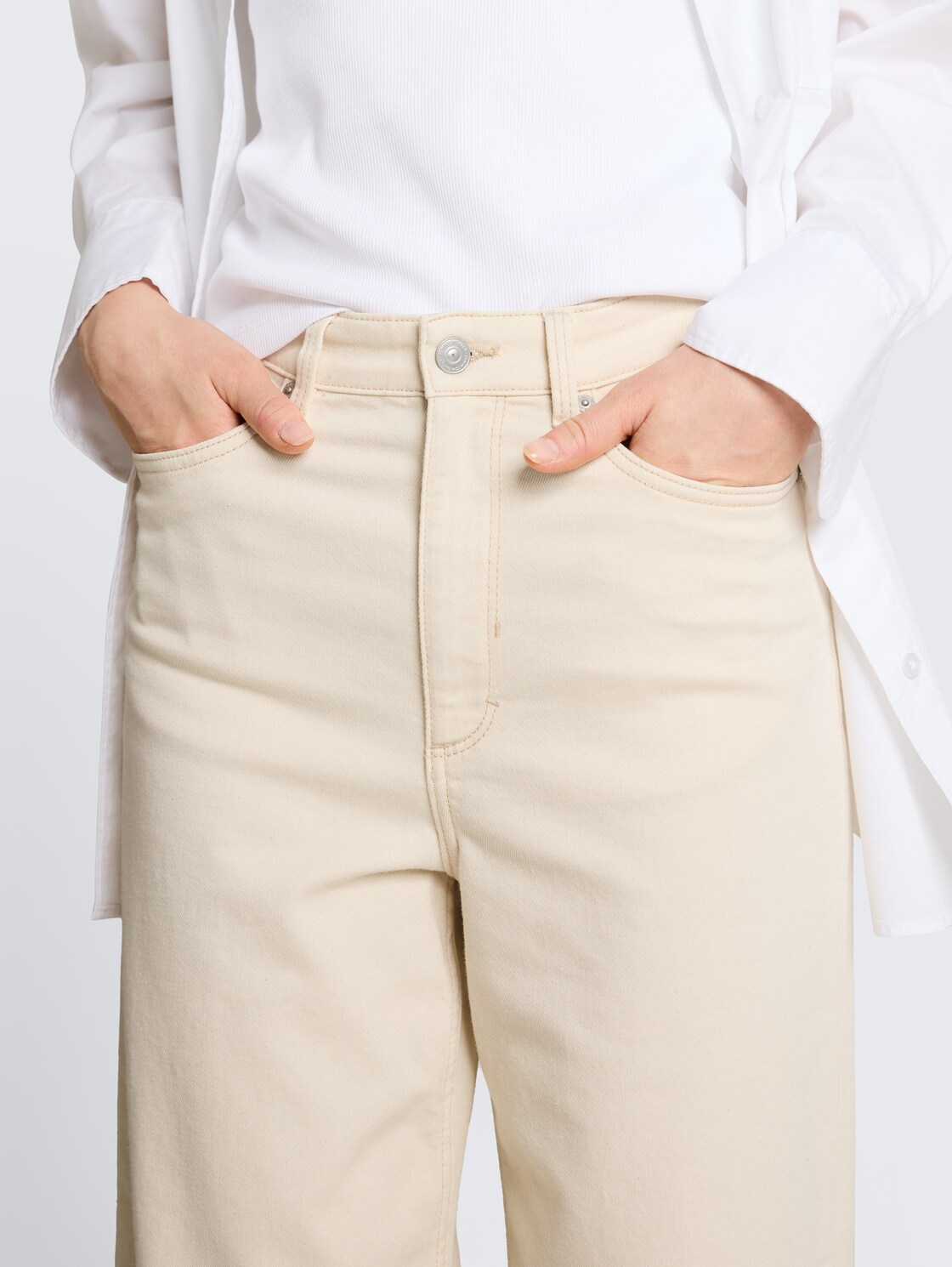 TTLINOU WIDE High Waist Jeans - raw offwhite denim - Detail-Model-Ansicht