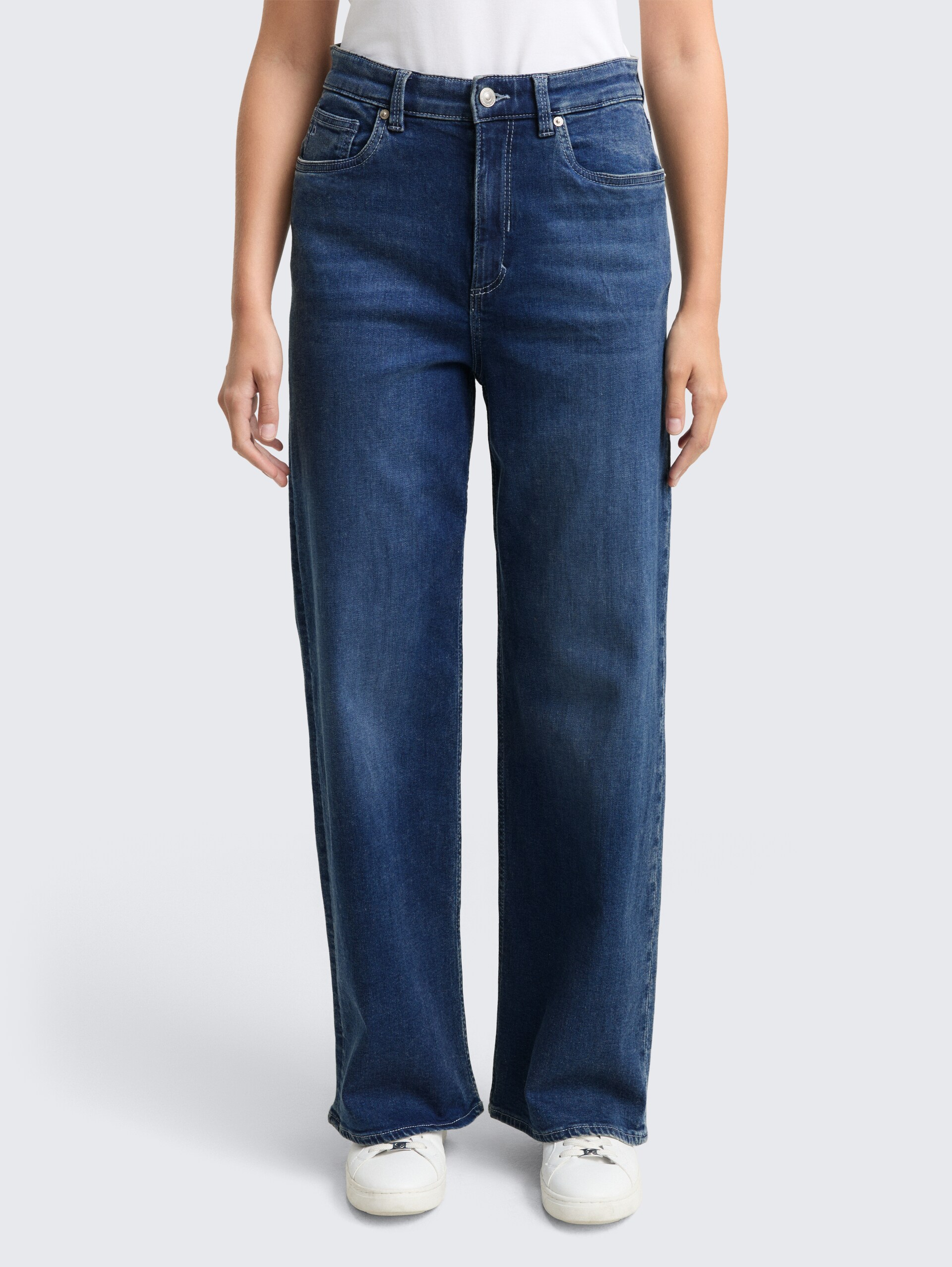 TTLINOU WIDE High Waist Jeans - Used Dark Stone Blue Denim - Ausschnitt Model-Vorderansicht