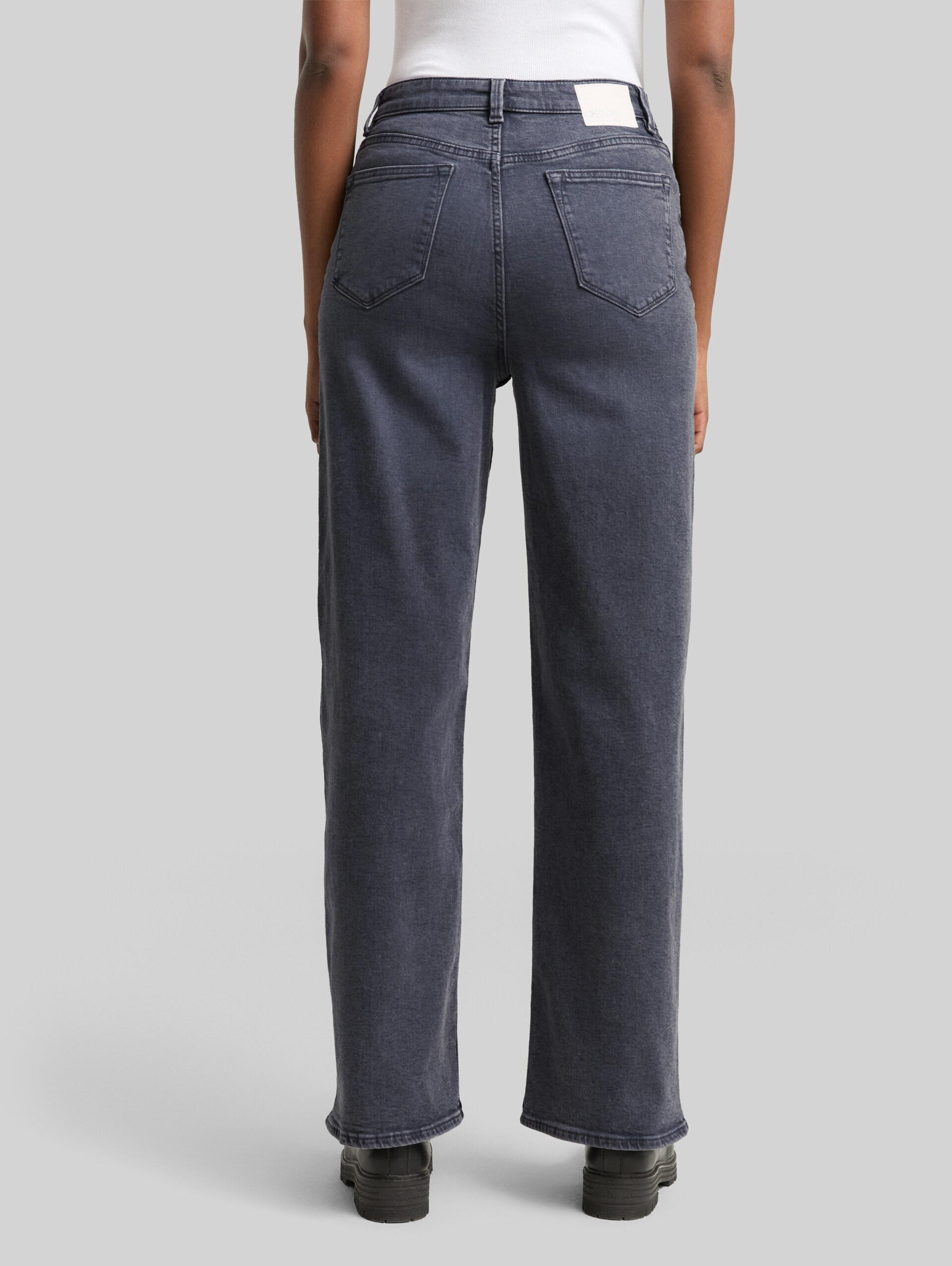 TTLINOU WIDE High-Waisted Jeans - used mid stone grey denim - Neckline model-back view