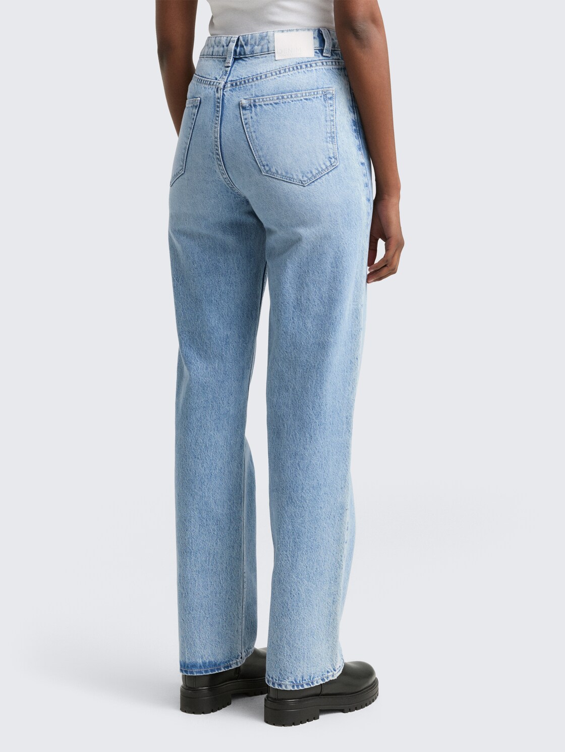 TTELIN STRAIGHT Jeans - Used Mid Stone Blue Denim - Auschnitt Model-Rückansicht