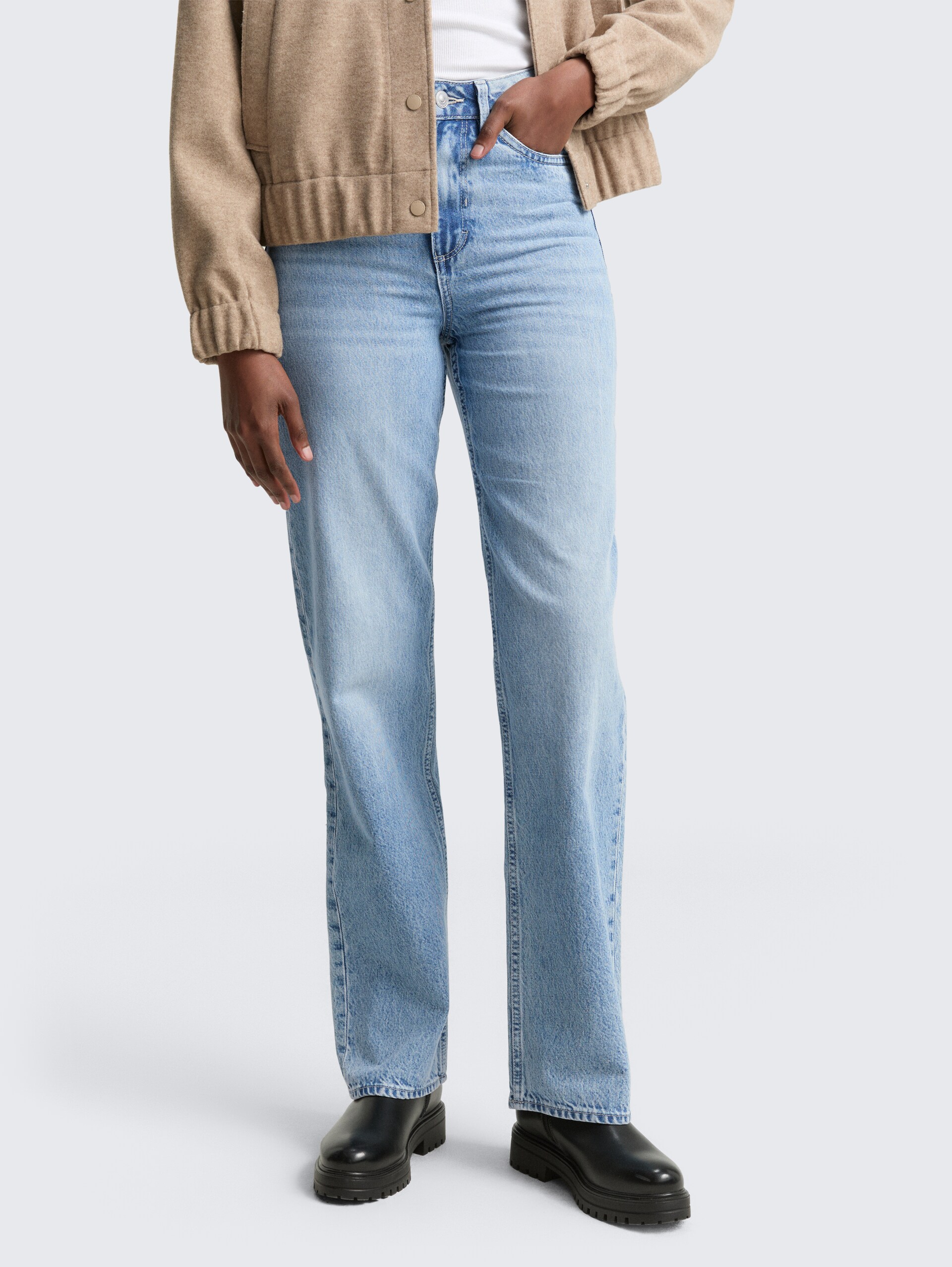 TTELIN STRAIGHT Jeans - Used Mid Stone Blue Denim - Ausschnitt Model-Vorderansicht