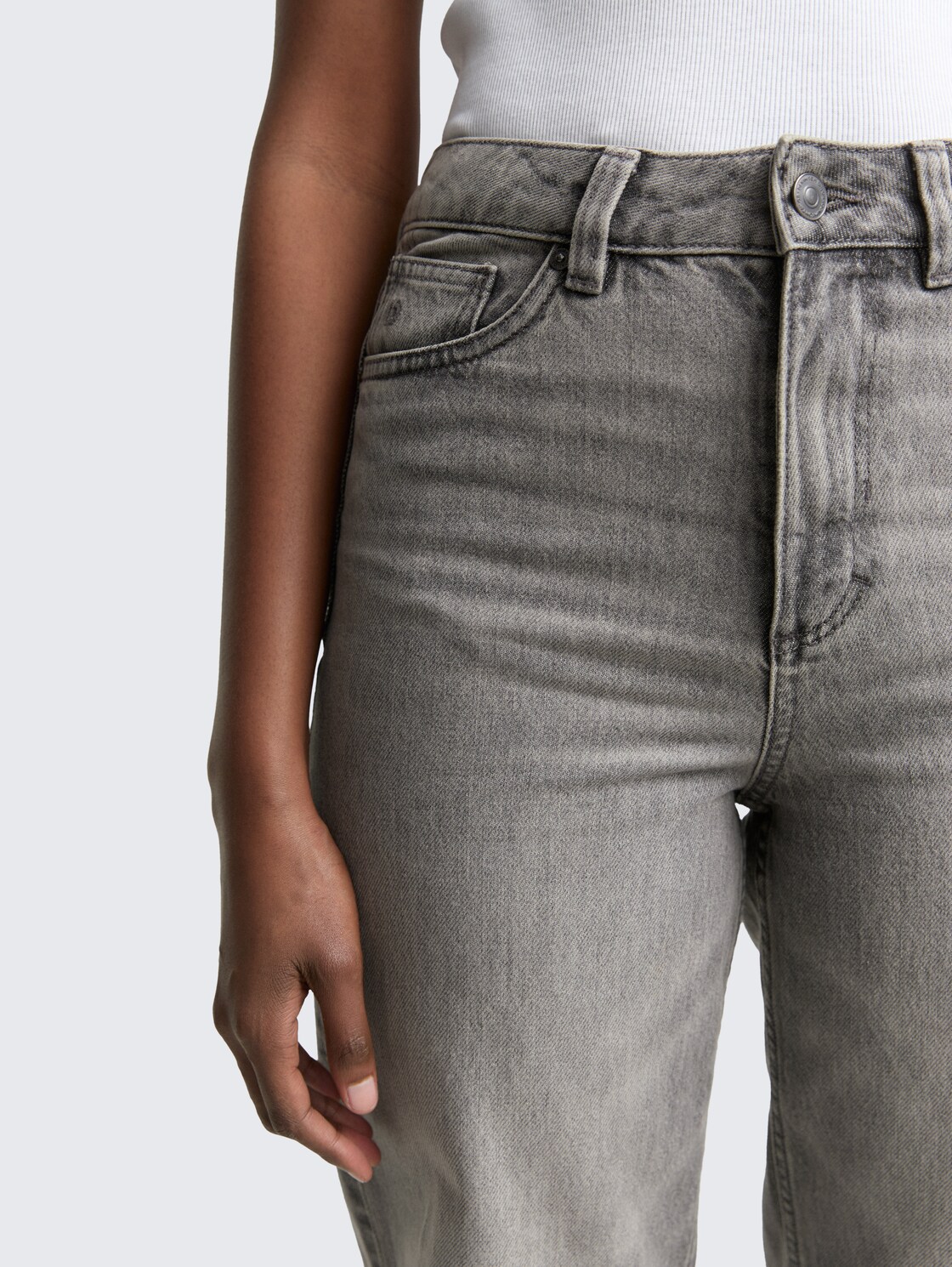 TTELIN STRAIGHT Jeans - used mid stone grey denim - Detail-Model-Ansicht
