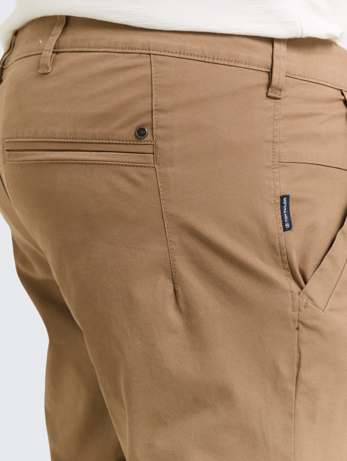 Plus Size - Tapered Chino Hose - Caribou Beige - Detail-Model-Ansicht