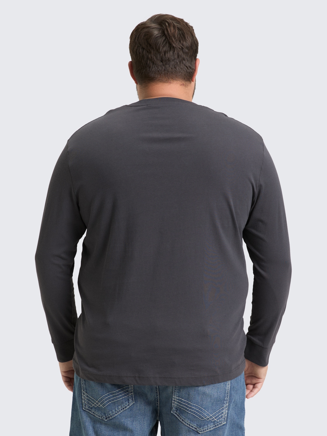 Plus Size - Langarmshirt mit Logo-Print - Tarmac Grey - Auschnitt Model-Rückansicht