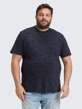Plus Size - T-Shirt in Melange-Optik mit Brusttasche - navy red multi inject - Ausschnitt Model-Vorderansicht