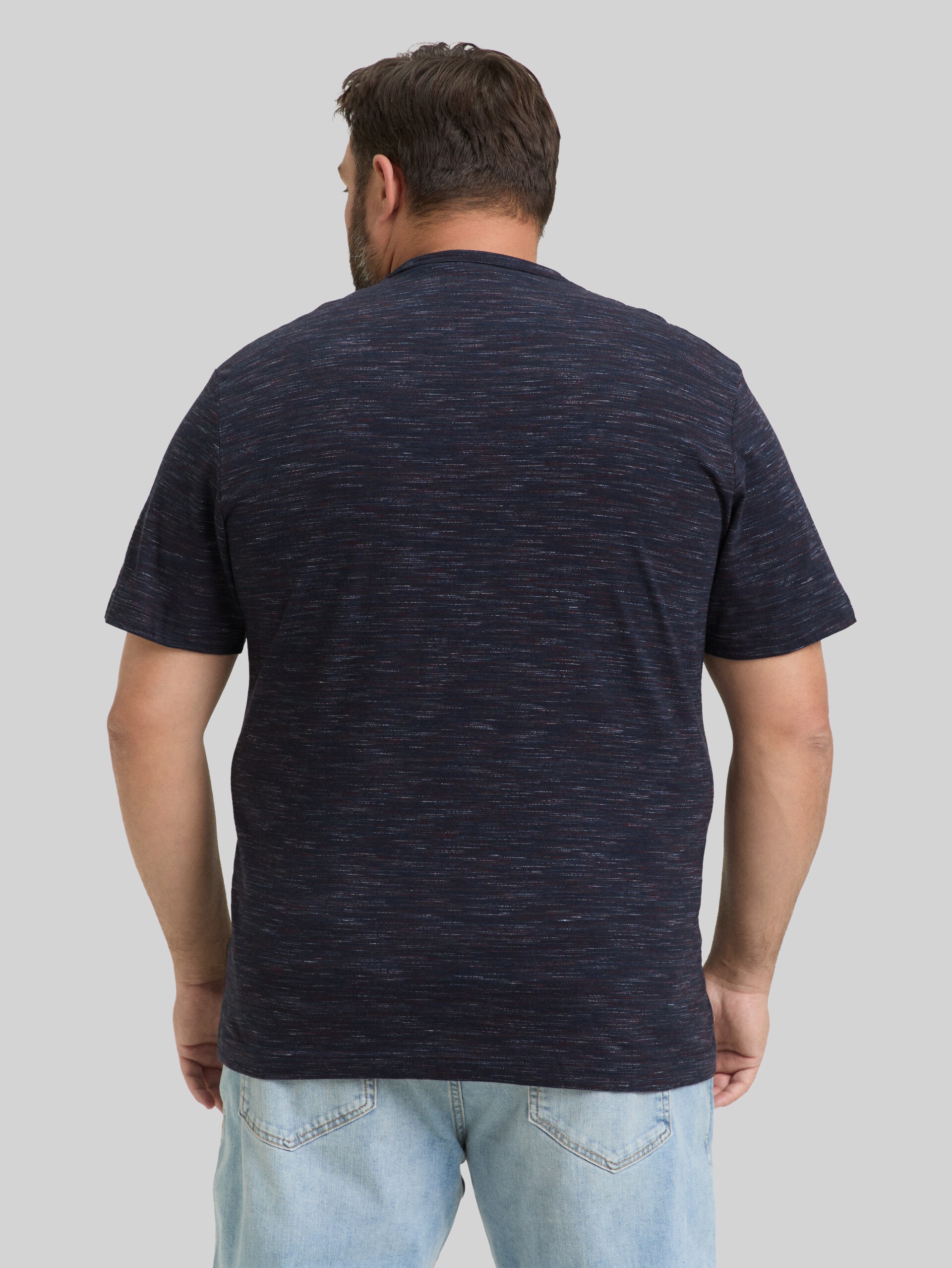 Plus Size - T-Shirt in Melange-Optik mit Brusttasche - navy red multi inject - Auschnitt Model-Rückansicht