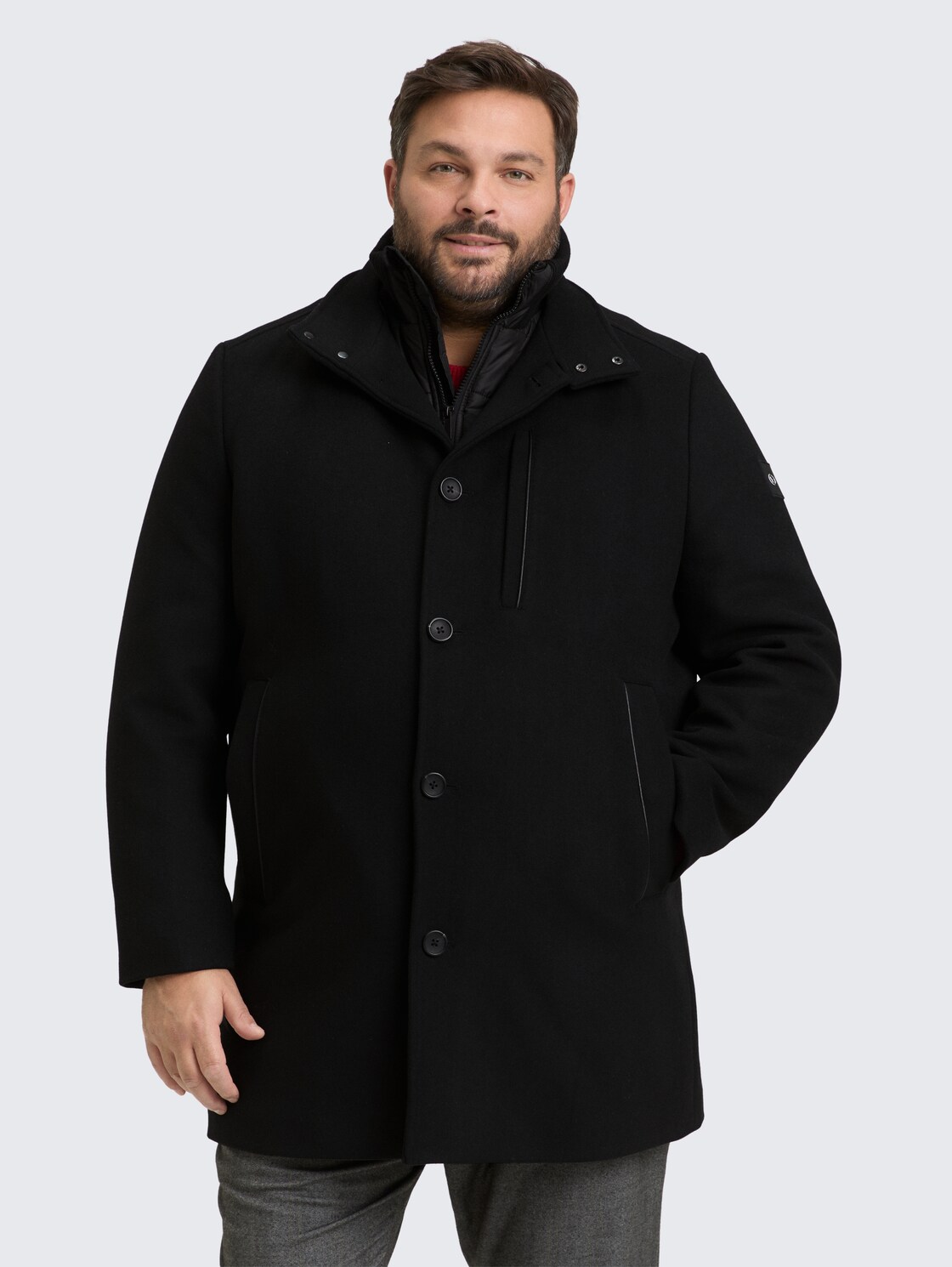 Plus Size - 2-in-1 Wollmantel mit abnehmbarer Innenjacke - Black - Model-Vorderansicht